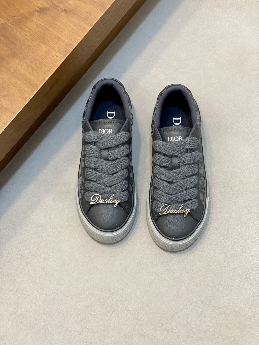 Dior 精品仿製男士灰色織紋板鞋 Darling刺繡鞋帶 潮男必備設計| 6 Dior 精品仿製男士灰色織紋板鞋 Darling刺繡鞋帶 潮男必備設計
