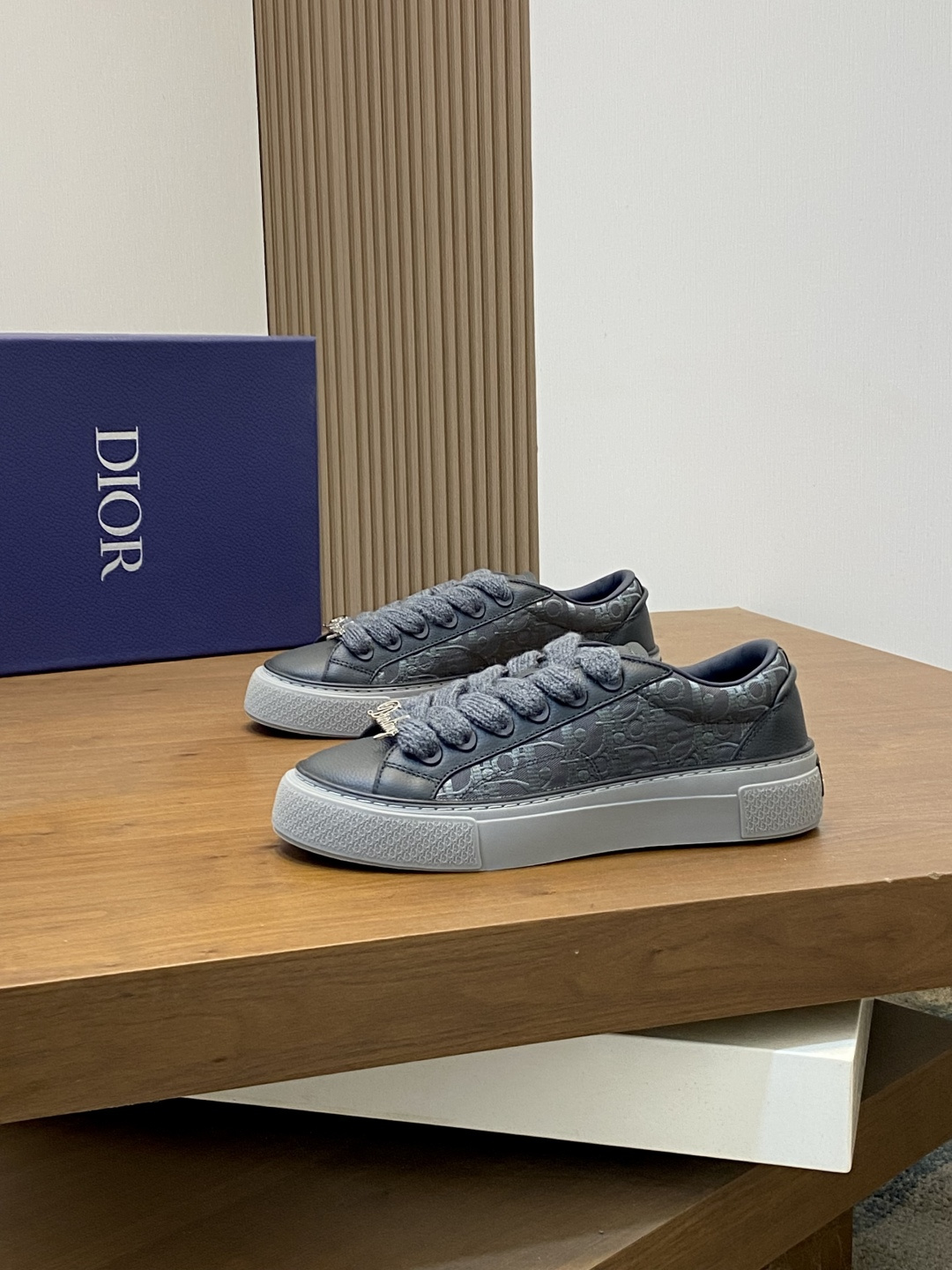 Dior 精品仿製男士灰色織紋板鞋 Darling刺繡鞋帶 潮男必備設計| 13 Dior 精品仿製男士灰色織紋板鞋 Darling刺繡鞋帶 潮男必備設計