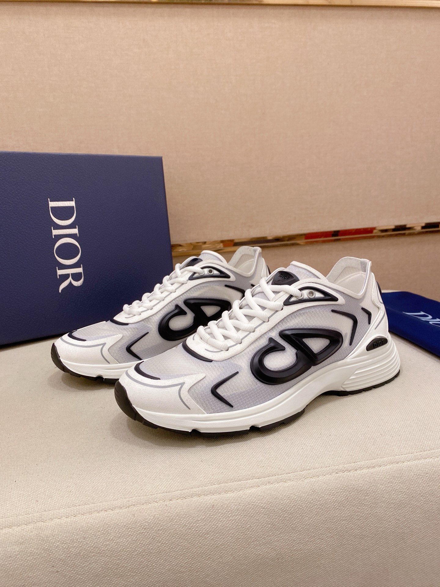 Dior一比一男士CD圖騰運動鞋 白色透氣跑步設計| 10 Dior一比一男士CD圖騰運動鞋 白色透氣跑步設計