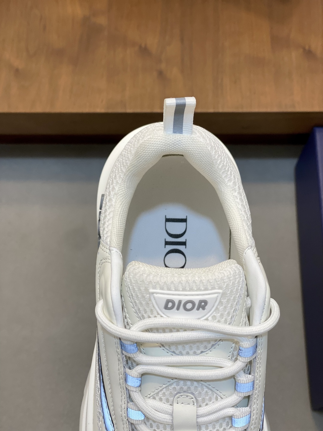 Dior原單白藍拼接男鞋 運動風氣墊跑鞋款| 9 Dior原單白藍拼接男鞋 運動風氣墊跑鞋款