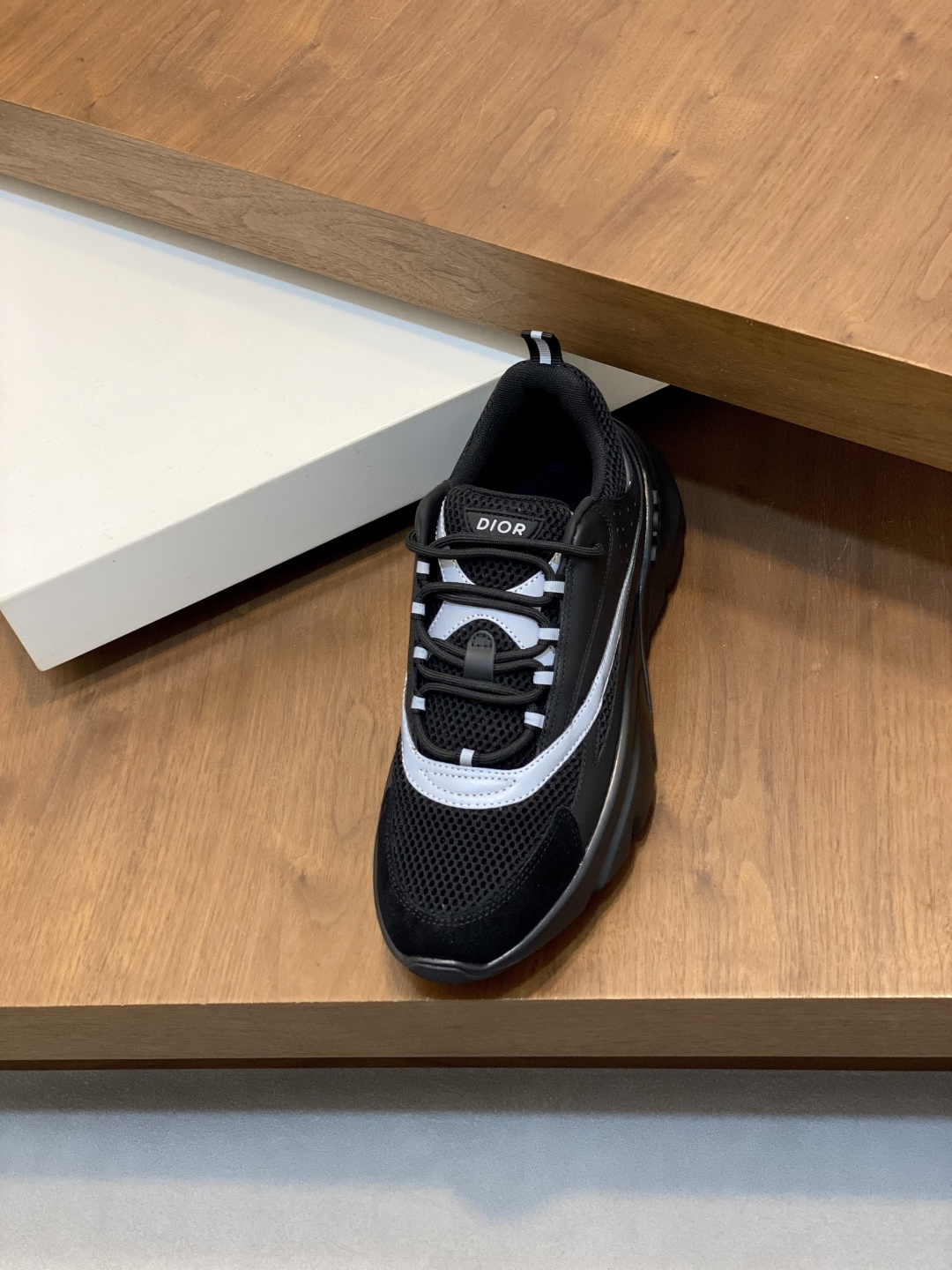 Dior A貨黑白拼接男士運動鞋 經典配色全新版本| 10 Dior A貨黑白拼接男士運動鞋 經典配色全新版本