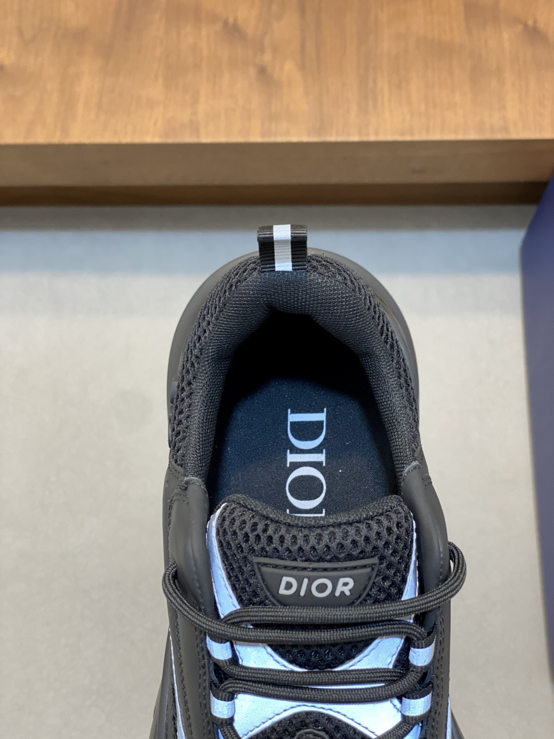 Dior A貨黑白拼接男士運動鞋 經典配色全新版本| 9 Dior A貨黑白拼接男士運動鞋 經典配色全新版本