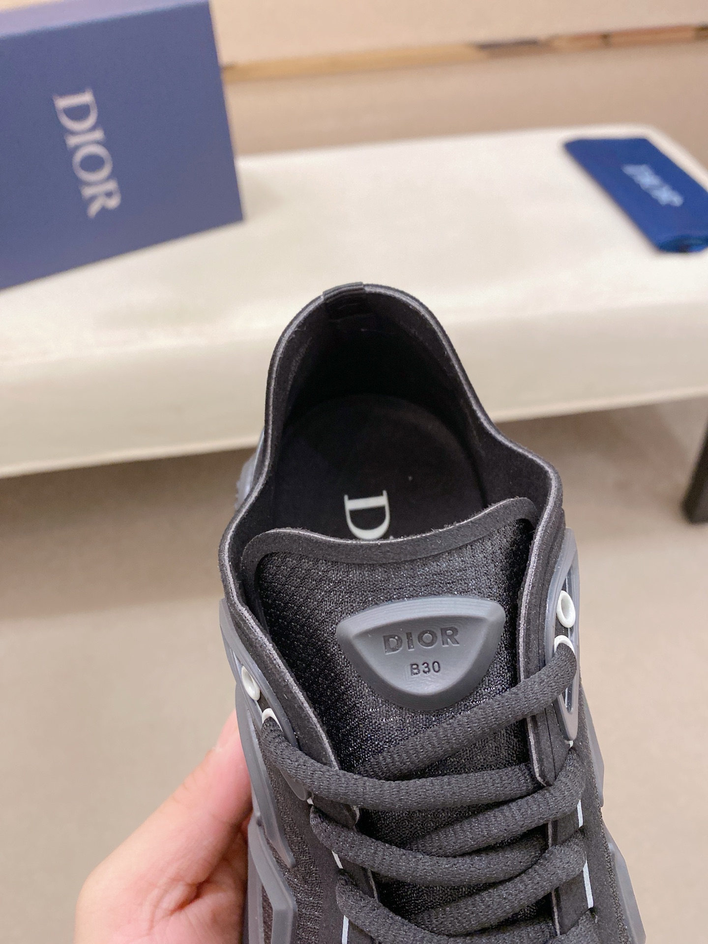 Dior 高仿 男士運動鞋黑色立體線條設計 百搭耐看休閒款| 10 Dior 高仿 男士運動鞋黑色立體線條設計 百搭耐看休閒款