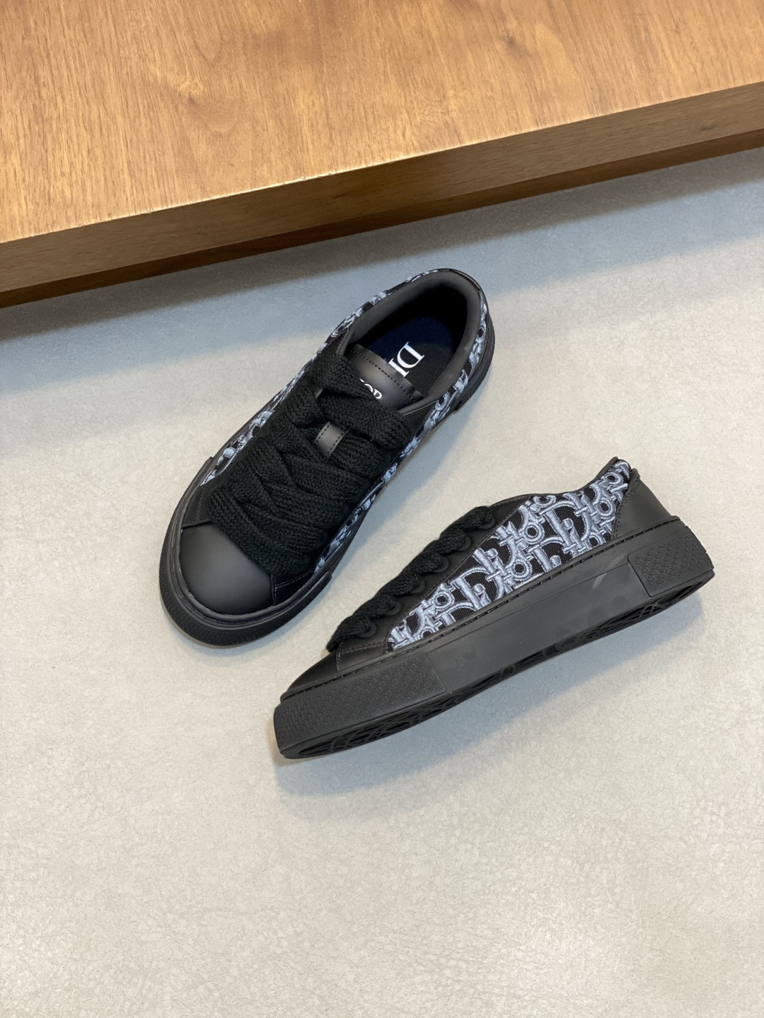 Dior 原單 黑色 Oblique 印花休閒鞋 經典滿版圖騰百搭款| 11 Dior 原單 黑色 Oblique 印花休閒鞋 經典滿版圖騰百搭款