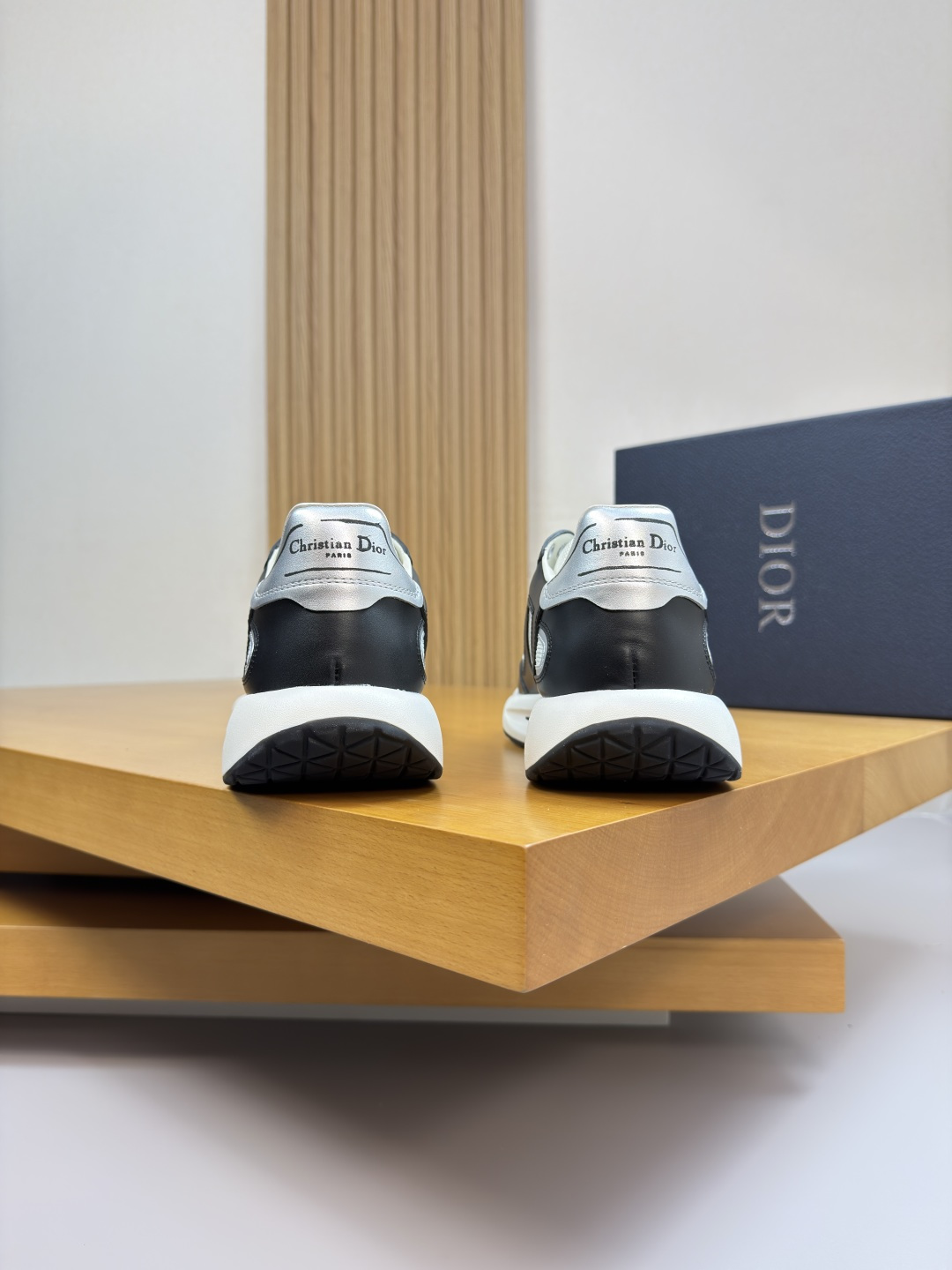 Dior A貨 黑白科技運動鞋 男士透氣混材質拼接跑鞋| 8 Dior A貨 黑白科技運動鞋 男士透氣混材質拼接跑鞋