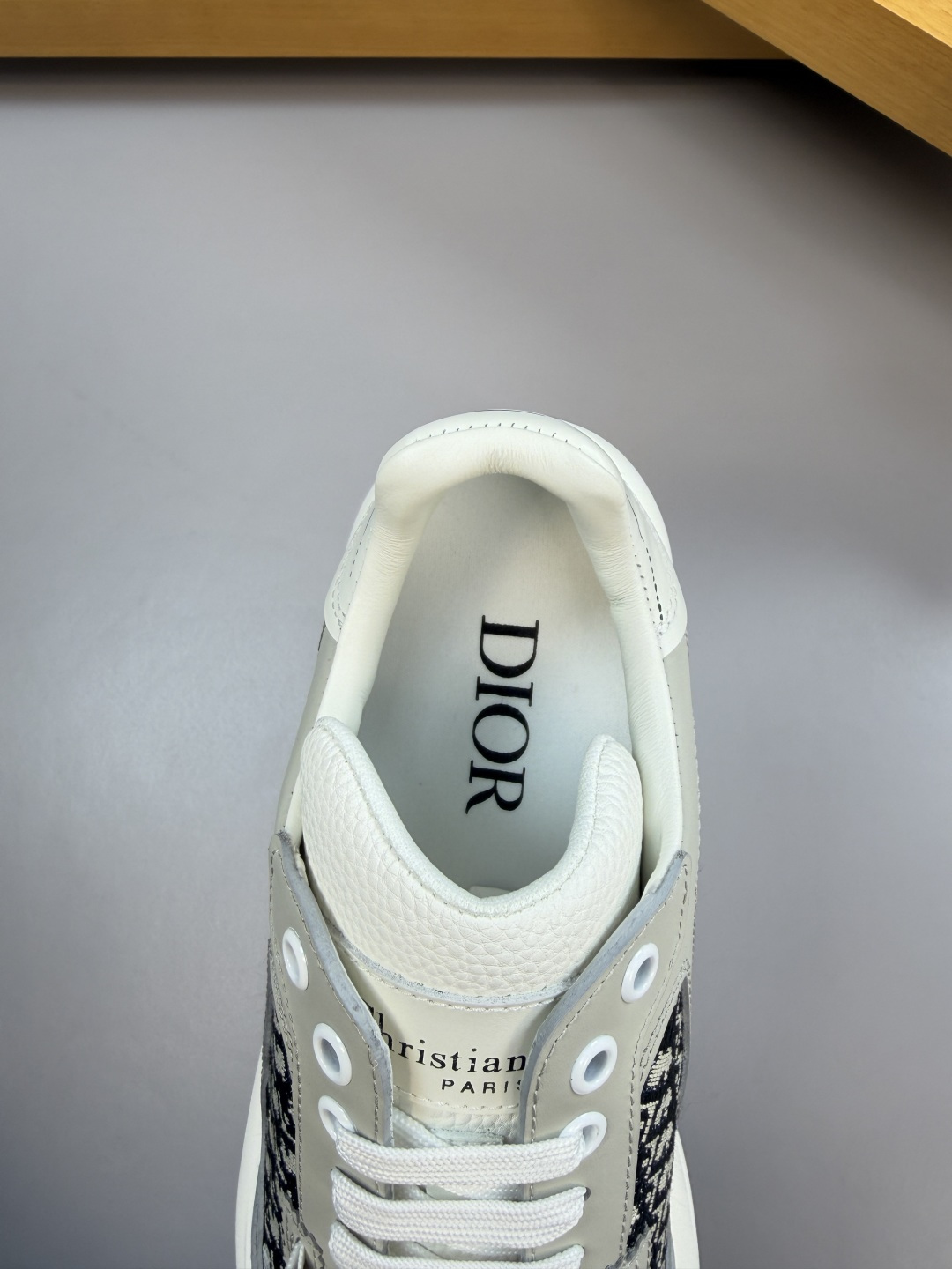 Dior 原單 灰白 Oblique 印花科技運動鞋 百搭輕量休閒款| 9 Dior 原單 灰白 Oblique 印花科技運動鞋 百搭輕量休閒款