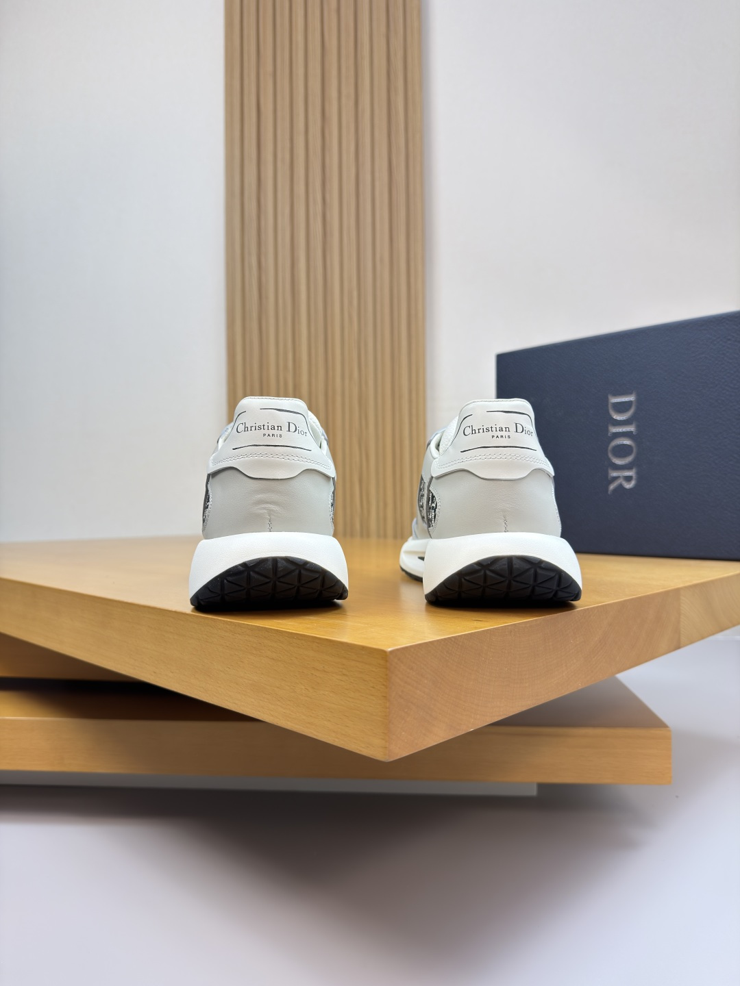 Dior 原單 灰白 Oblique 印花科技運動鞋 百搭輕量休閒款| 8 Dior 原單 灰白 Oblique 印花科技運動鞋 百搭輕量休閒款