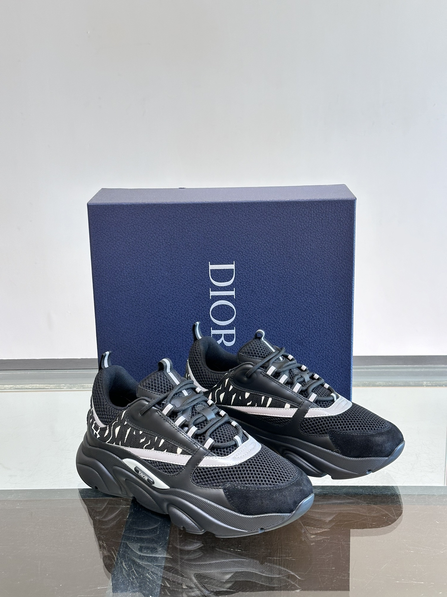 Dior 原單男士輕量運動鞋 全黑灰拼接網布款 都會風格耐穿日常鞋| 9 Dior 原單男士輕量運動鞋 全黑灰拼接網布款 都會風格耐穿日常鞋