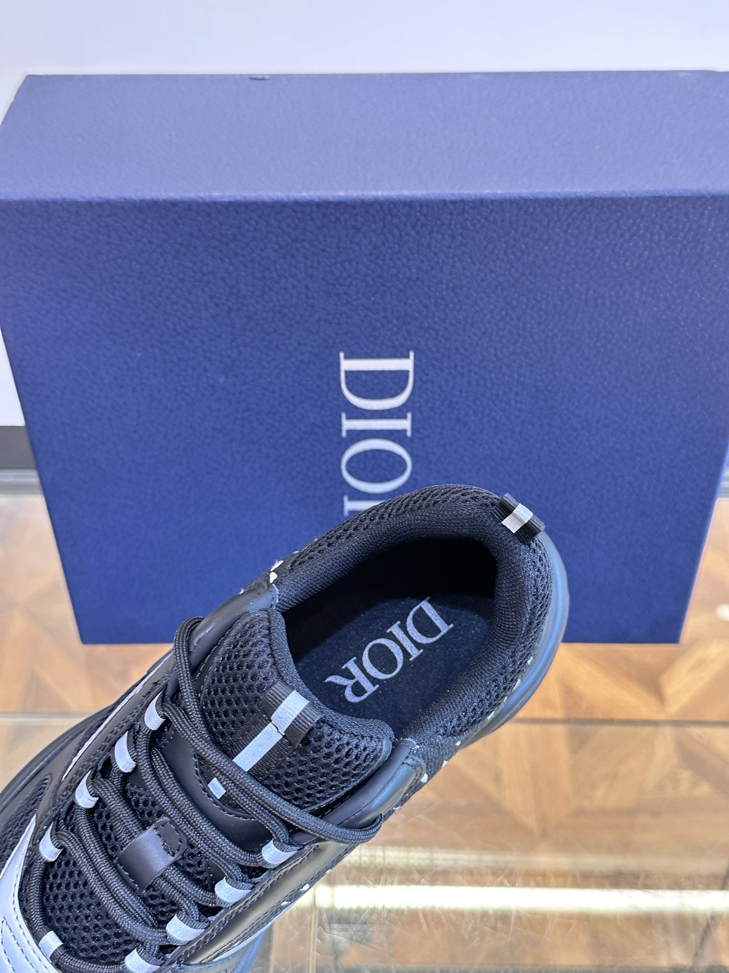 Dior 原單男士輕量運動鞋 全黑灰拼接網布款 都會風格耐穿日常鞋| 8 Dior 原單男士輕量運動鞋 全黑灰拼接網布款 都會風格耐穿日常鞋