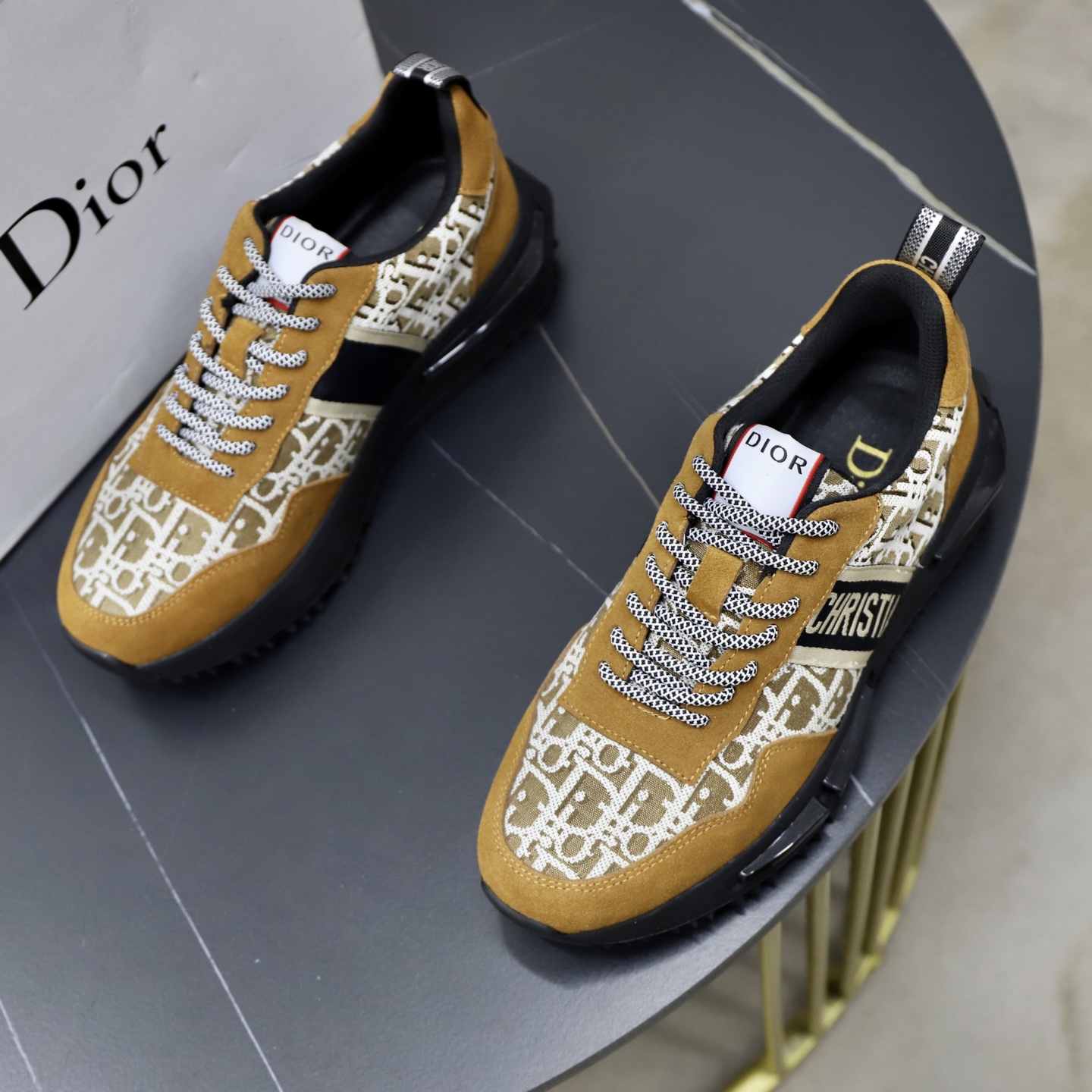 Dior A貨男士 Oblique 老花運動鞋 焦糖麂皮拼接 潮流耐看百搭風格| 14 Dior A貨男士 Oblique 老花運動鞋 焦糖麂皮拼接 潮流耐看百搭風格