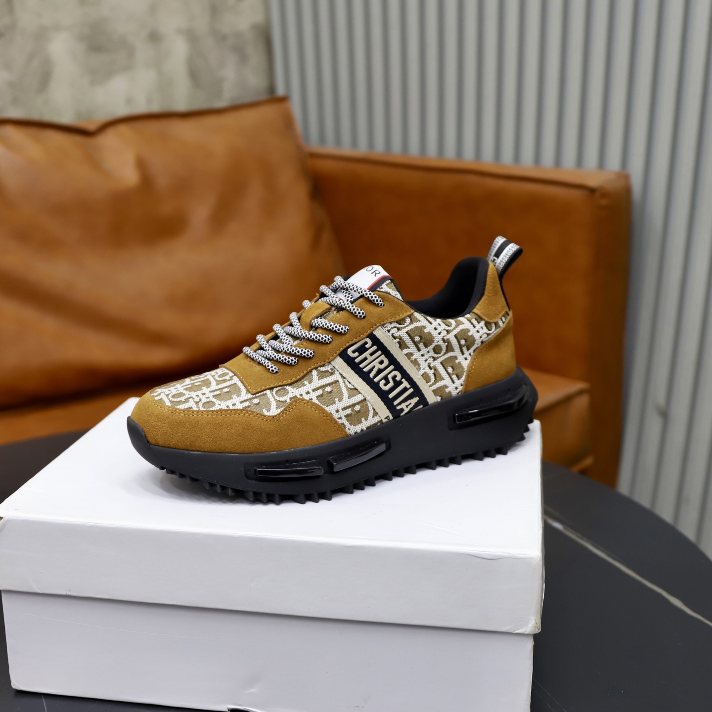 Dior A貨男士 Oblique 老花運動鞋 焦糖麂皮拼接 潮流耐看百搭風格| 12 Dior A貨男士 Oblique 老花運動鞋 焦糖麂皮拼接 潮流耐看百搭風格