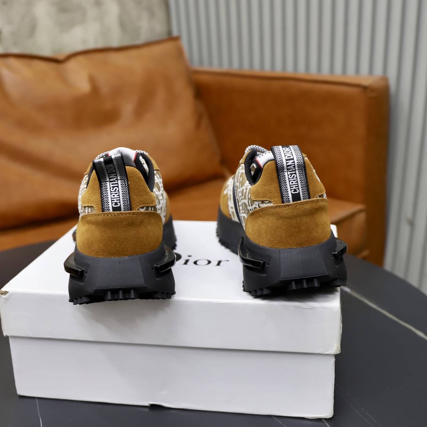 Dior A貨男士 Oblique 老花運動鞋 焦糖麂皮拼接 潮流耐看百搭風格| 11 Dior A貨男士 Oblique 老花運動鞋 焦糖麂皮拼接 潮流耐看百搭風格