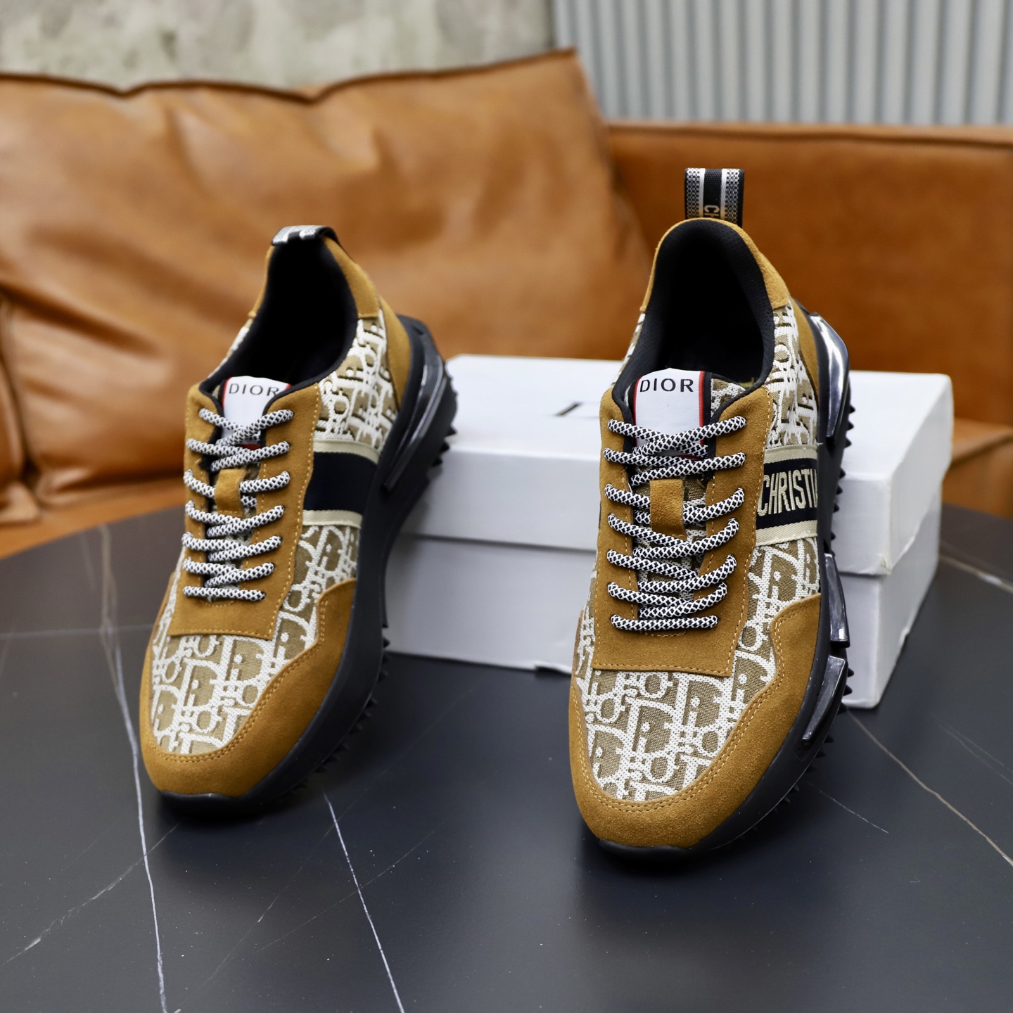 Dior A貨男士 Oblique 老花運動鞋 焦糖麂皮拼接 潮流耐看百搭風格| 10 Dior A貨男士 Oblique 老花運動鞋 焦糖麂皮拼接 潮流耐看百搭風格