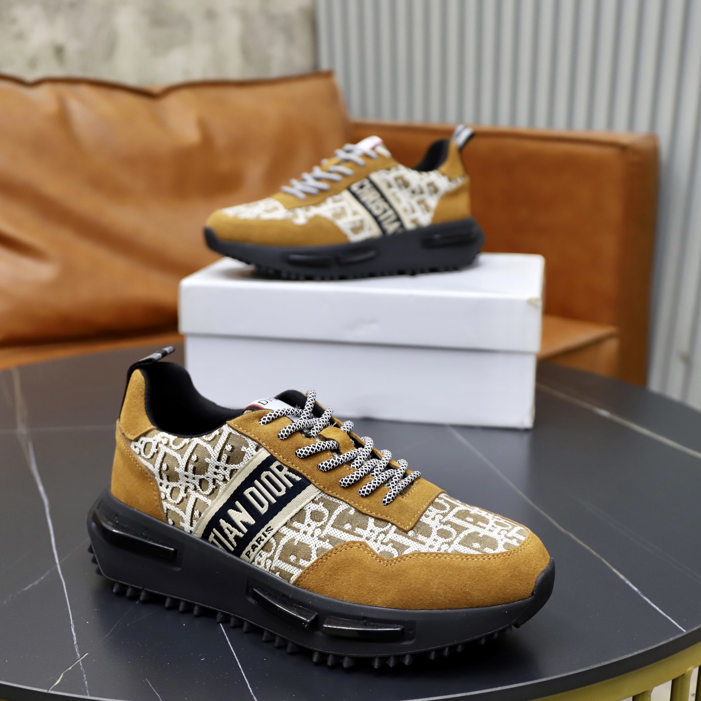Dior A貨男士 Oblique 老花運動鞋 焦糖麂皮拼接 潮流耐看百搭風格| 8 Dior A貨男士 Oblique 老花運動鞋 焦糖麂皮拼接 潮流耐看百搭風格