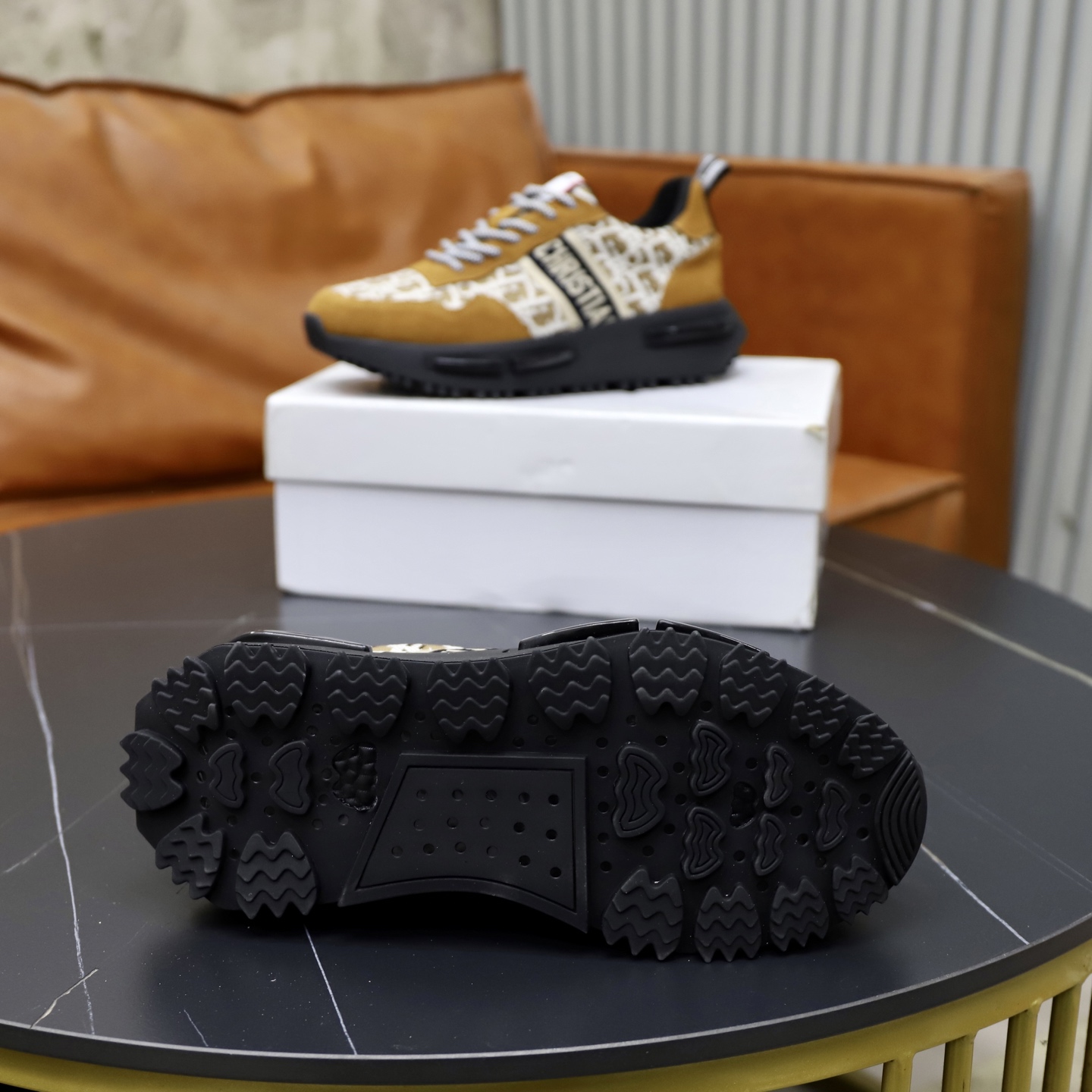 Dior A貨男士 Oblique 老花運動鞋 焦糖麂皮拼接 潮流耐看百搭風格| 7 Dior A貨男士 Oblique 老花運動鞋 焦糖麂皮拼接 潮流耐看百搭風格