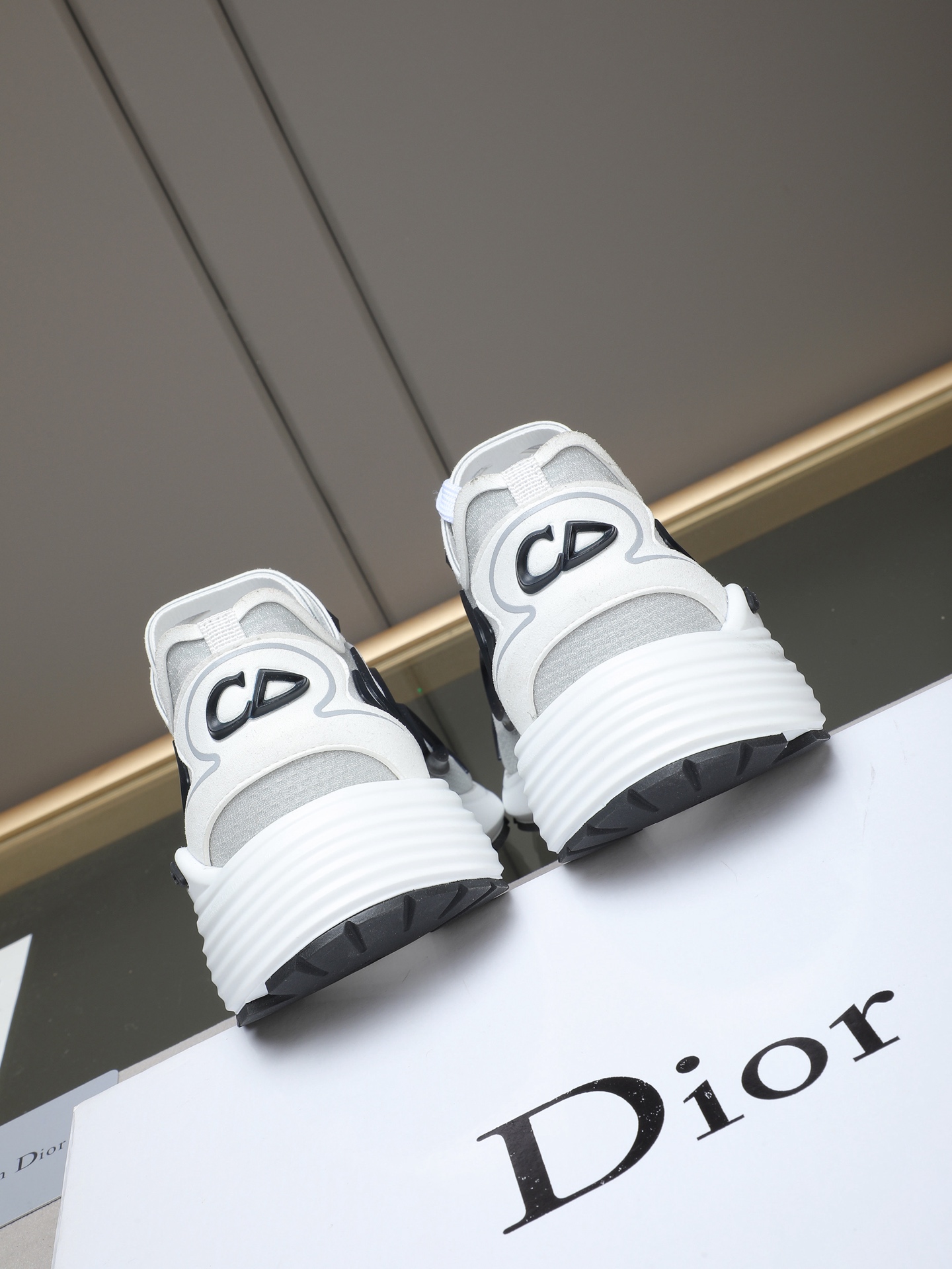 Dior 高仿男士 CD Logo 運動鞋 白灰立體Logo設計 輕量舒適百搭款| 11 Dior 高仿男士 CD Logo 運動鞋 白灰立體Logo設計 輕量舒適百搭款