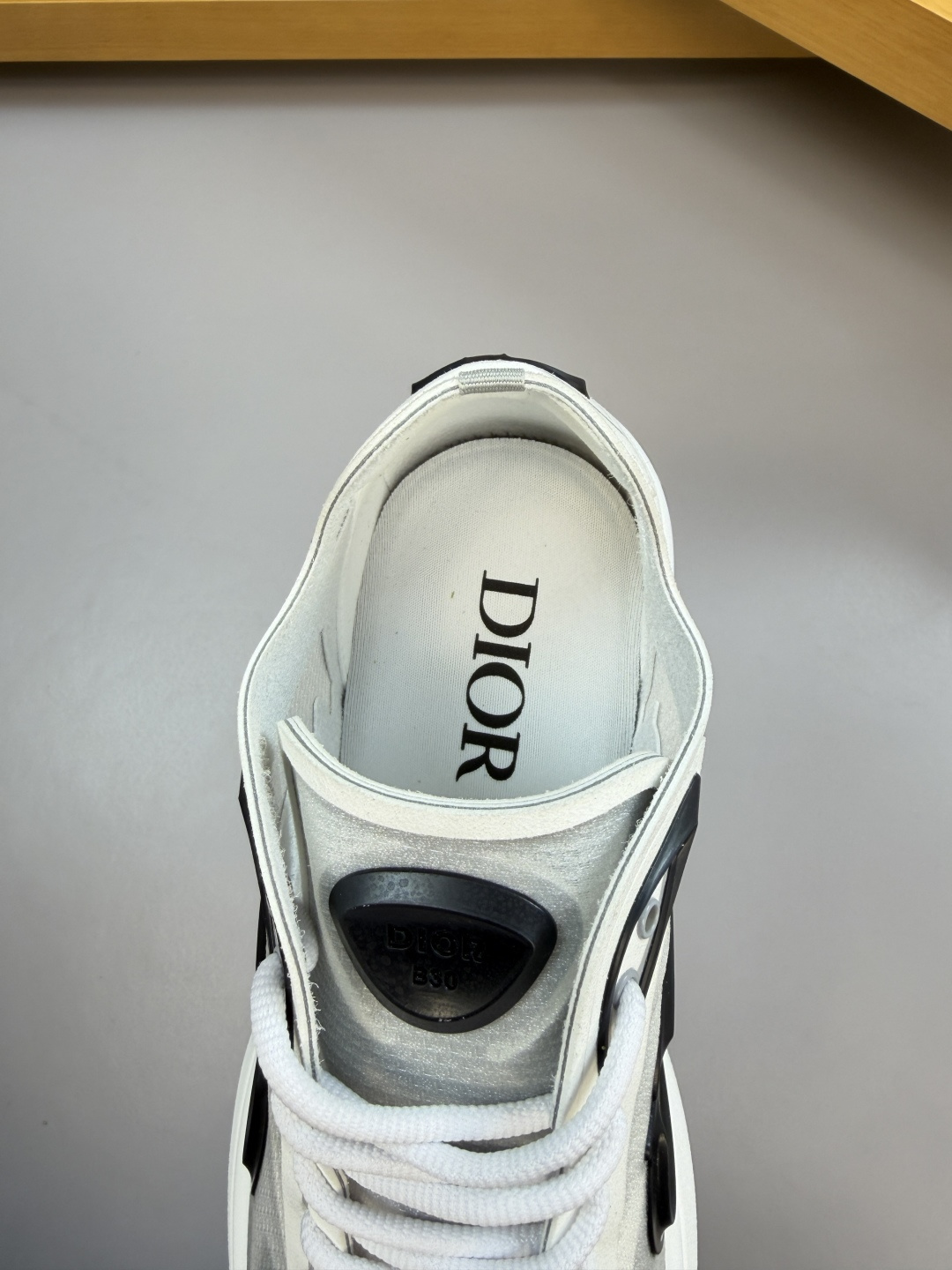 Dior 原單男士 CD Logo 運動鞋 白色輕量透氣款 都會休閒精品鞋| 8 Dior 原單男士 CD Logo 運動鞋 白色輕量透氣款 都會休閒精品鞋