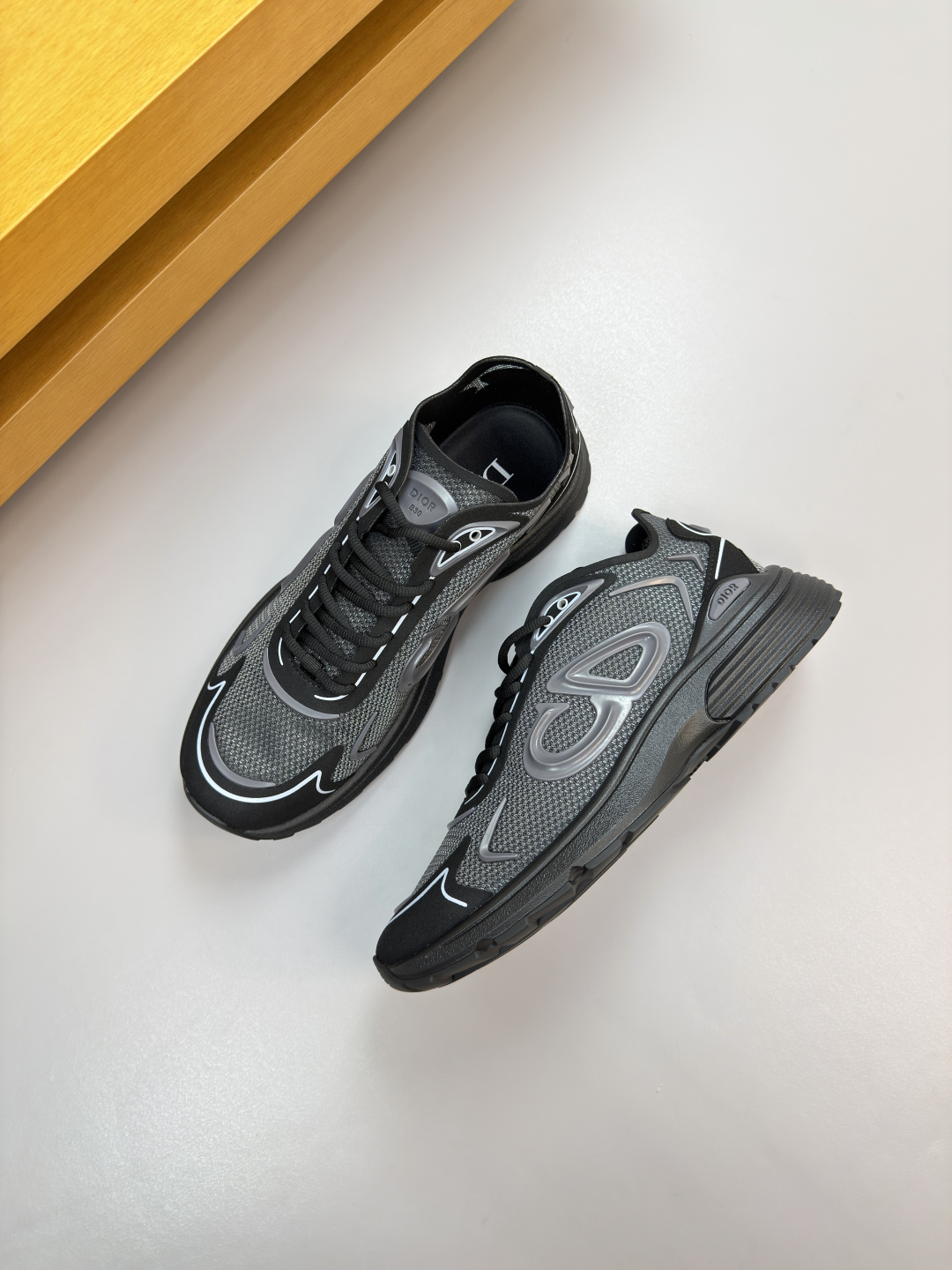 Dior 一比一男士 CD Logo 運動鞋 黑灰拼接設計 低調質感都會風| 13 Dior 一比一男士 CD Logo 運動鞋 黑灰拼接設計 低調質感都會風