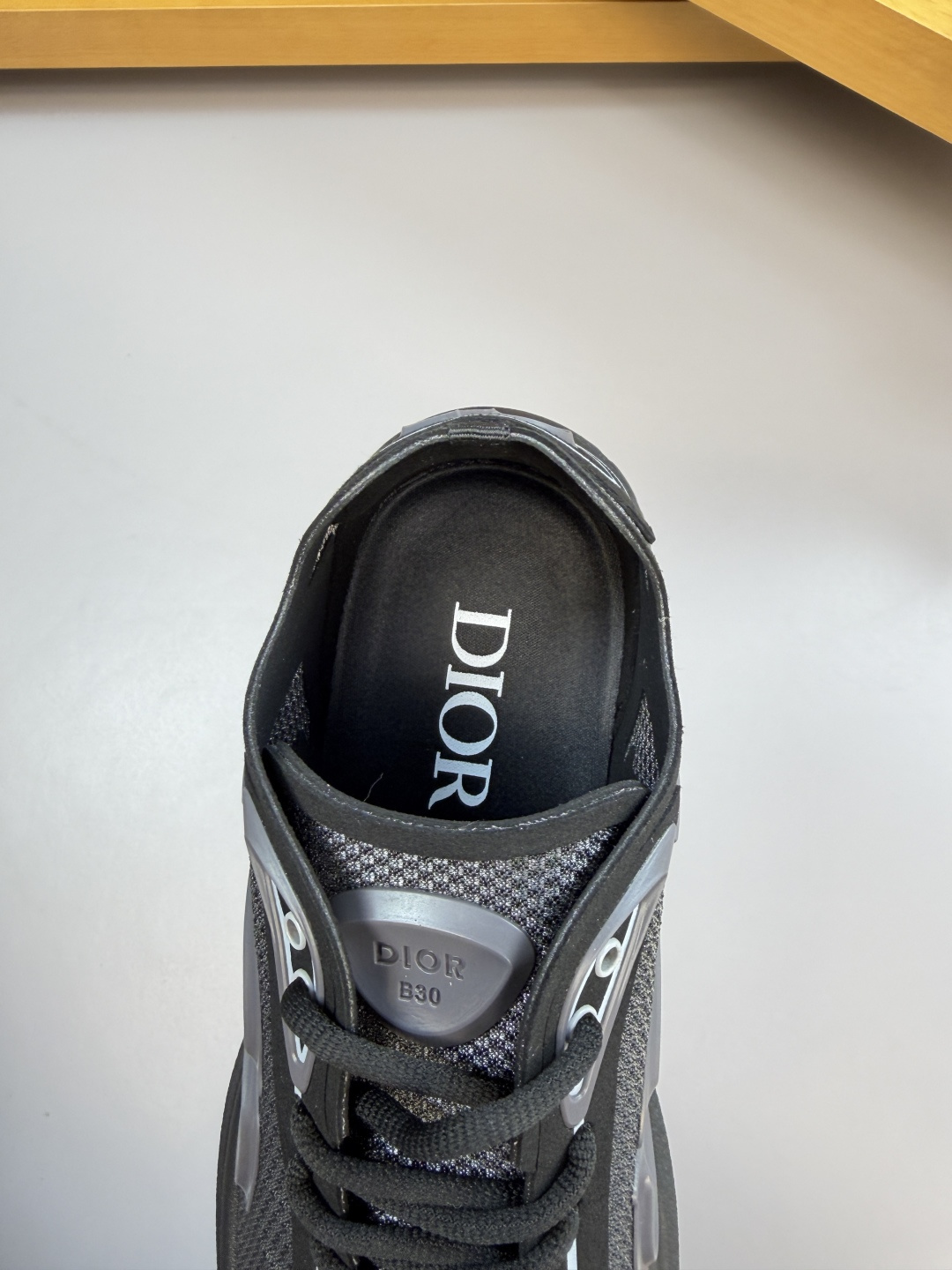 Dior 一比一男士 CD Logo 運動鞋 黑灰拼接設計 低調質感都會風| 9 Dior 一比一男士 CD Logo 運動鞋 黑灰拼接設計 低調質感都會風