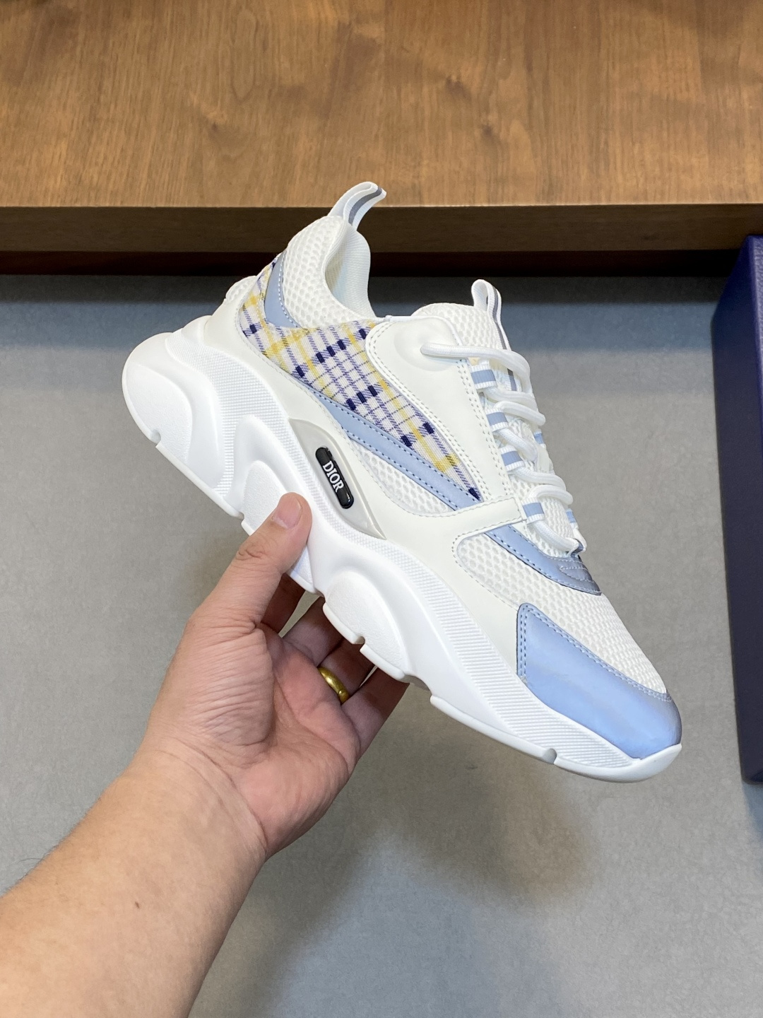Dior A貨男士輕量運動鞋 白藍透氣拼接款 清爽時尚百搭休閒鞋| 12 Dior A貨男士輕量運動鞋 白藍透氣拼接款 清爽時尚百搭休閒鞋