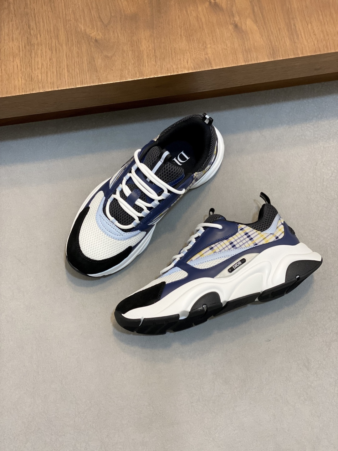 Dior 高仿男士運動鞋藍白拼接設計 百搭輕量潮流款| 11 Dior 高仿男士運動鞋藍白拼接設計 百搭輕量潮流款
