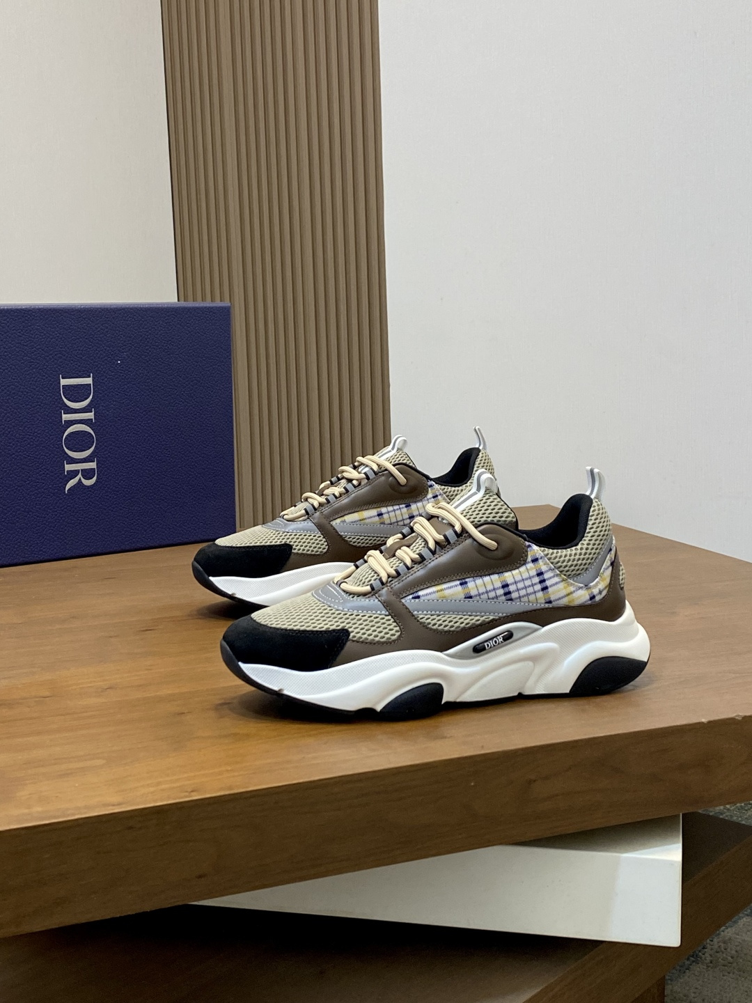 Dior 高仿男士卡其運動鞋 透氣休閒拼接款 潮流設計感十足| 13 Dior 高仿男士卡其運動鞋 透氣休閒拼接款 潮流設計感十足