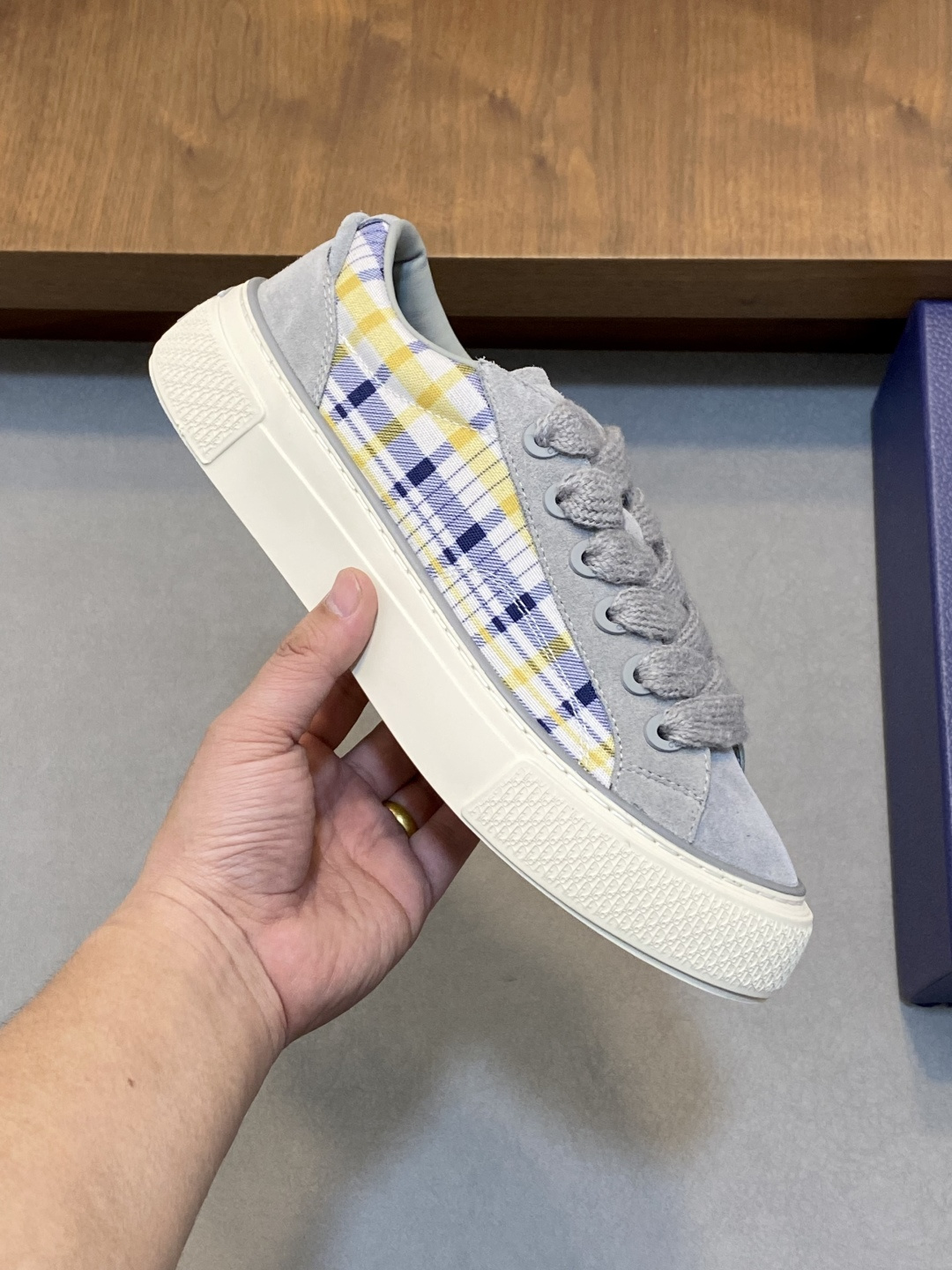 Dior 一比一灰色休閒帆布鞋 男女款經典百搭厚底造型| 12 Dior 一比一灰色休閒帆布鞋 男女款經典百搭厚底造型