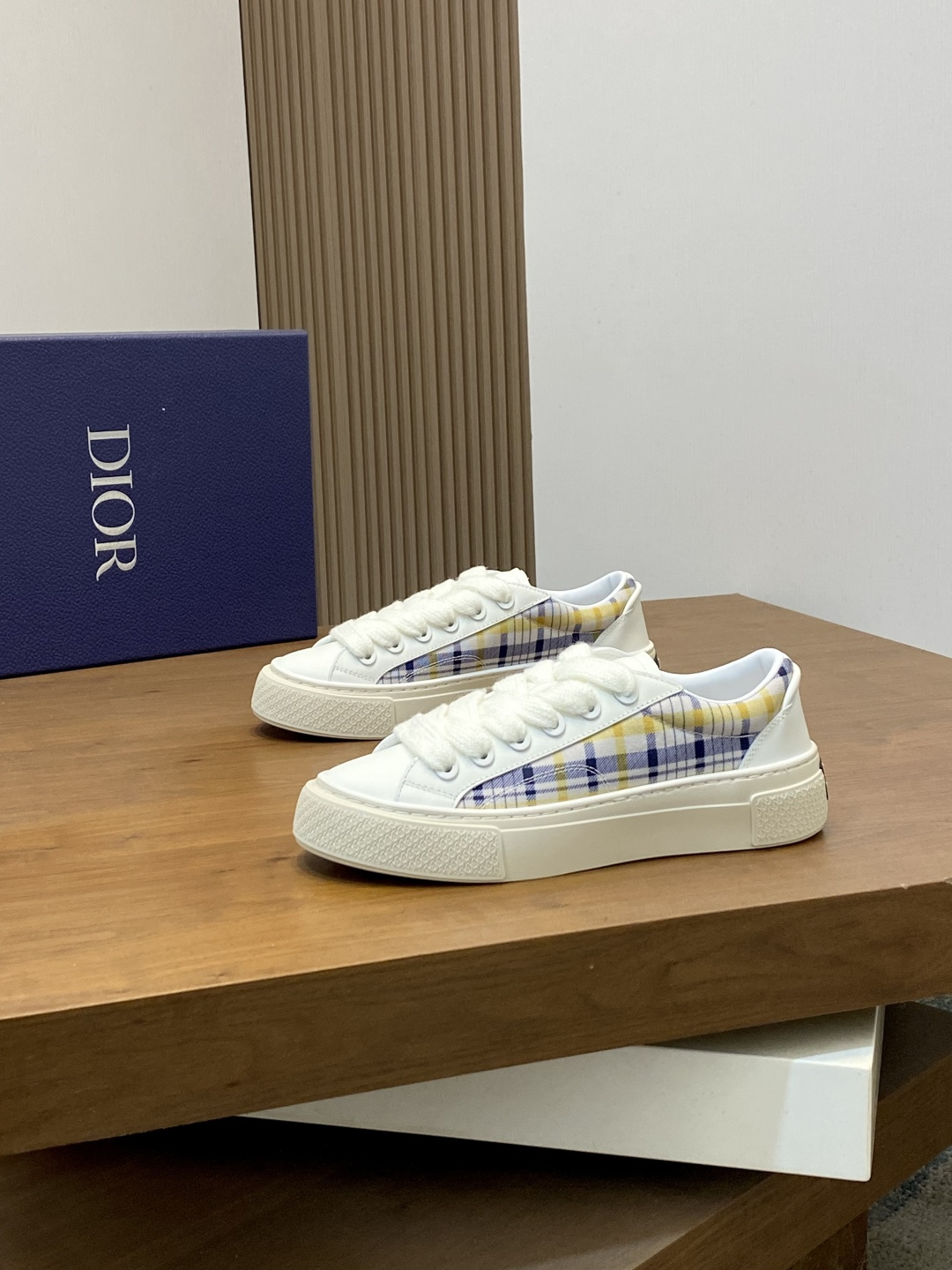 Dior 高仿白色格紋帆布鞋 男女款清新百搭休閒鞋人氣推薦| 13 Dior 高仿白色格紋帆布鞋 男女款清新百搭休閒鞋人氣推薦