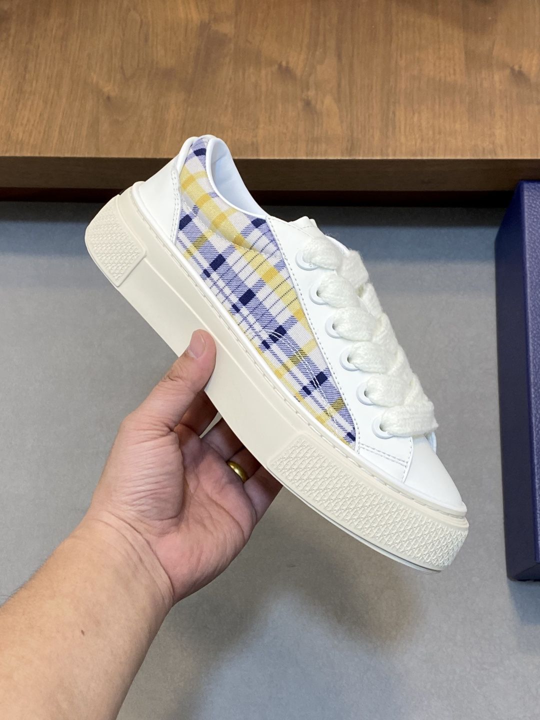 Dior 高仿白色格紋帆布鞋 男女款清新百搭休閒鞋人氣推薦| 12 Dior 高仿白色格紋帆布鞋 男女款清新百搭休閒鞋人氣推薦