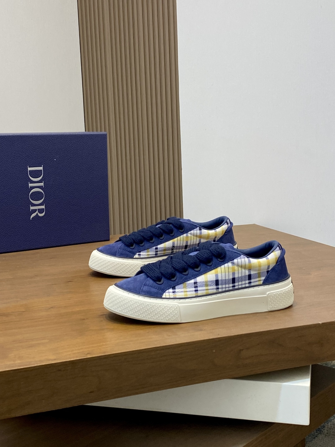 Dior 高仿深藍格紋帆布鞋 男女款復古氣質百搭鞋款| 13 Dior 高仿深藍格紋帆布鞋 男女款復古氣質百搭鞋款
