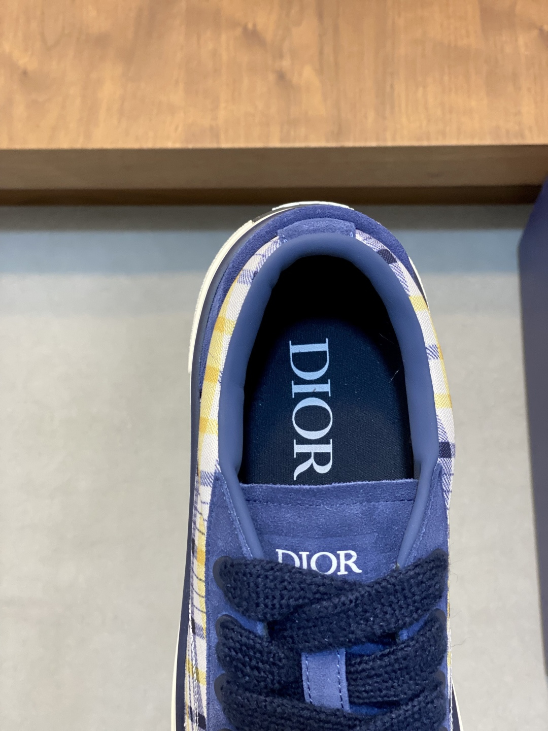 Dior 高仿深藍格紋帆布鞋 男女款復古氣質百搭鞋款| 9 Dior 高仿深藍格紋帆布鞋 男女款復古氣質百搭鞋款