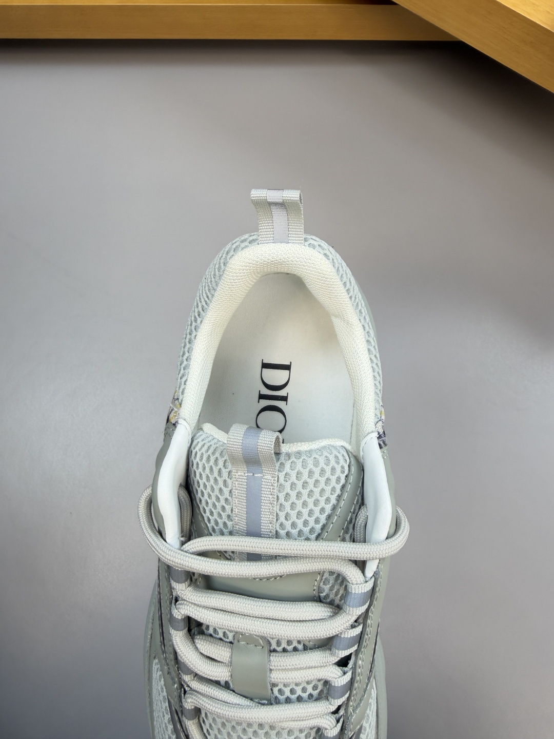 Dior 高仿淺灰藍運動鞋 男女款透氣輕量舒適慢跑風格| 9 Dior 高仿淺灰藍運動鞋 男女款透氣輕量舒適慢跑風格