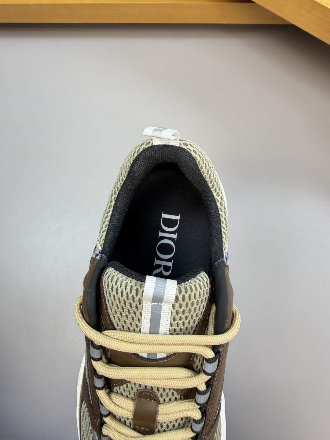 Dior 原單卡其拼接運動鞋 男女款潮流戶外感百搭鞋履| 9 Dior 原單卡其拼接運動鞋 男女款潮流戶外感百搭鞋履