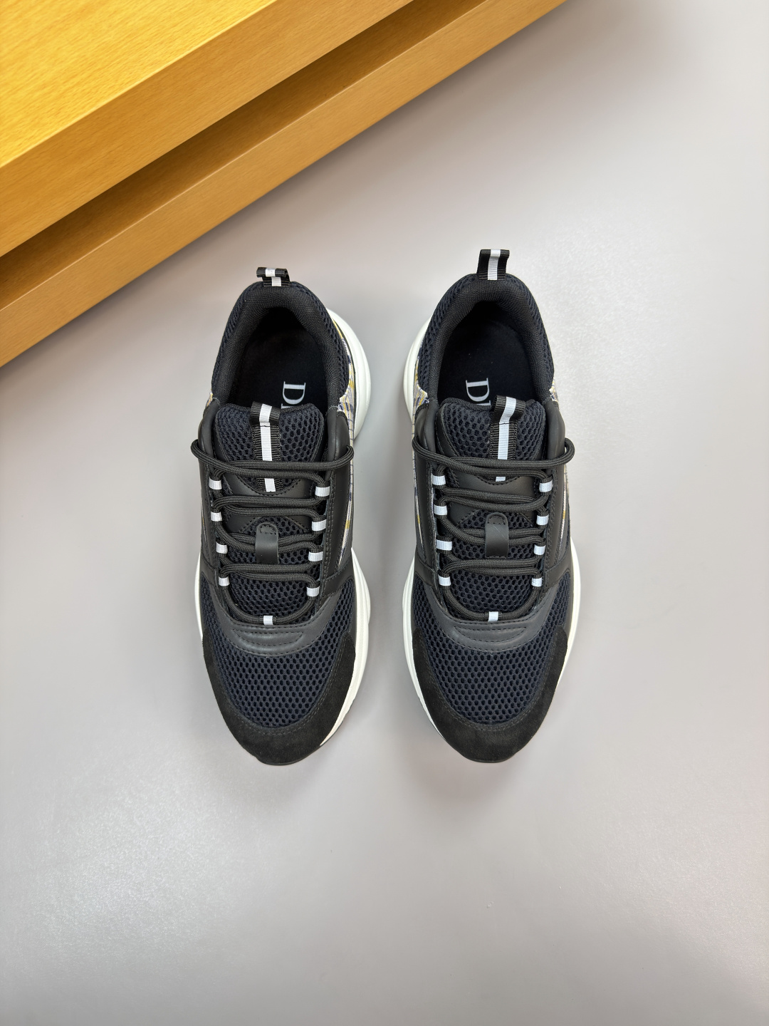 Dior 高仿黑灰運動鞋 男女款都會百搭風格舒適鞋款| 14 Dior 高仿黑灰運動鞋 男女款都會百搭風格舒適鞋款