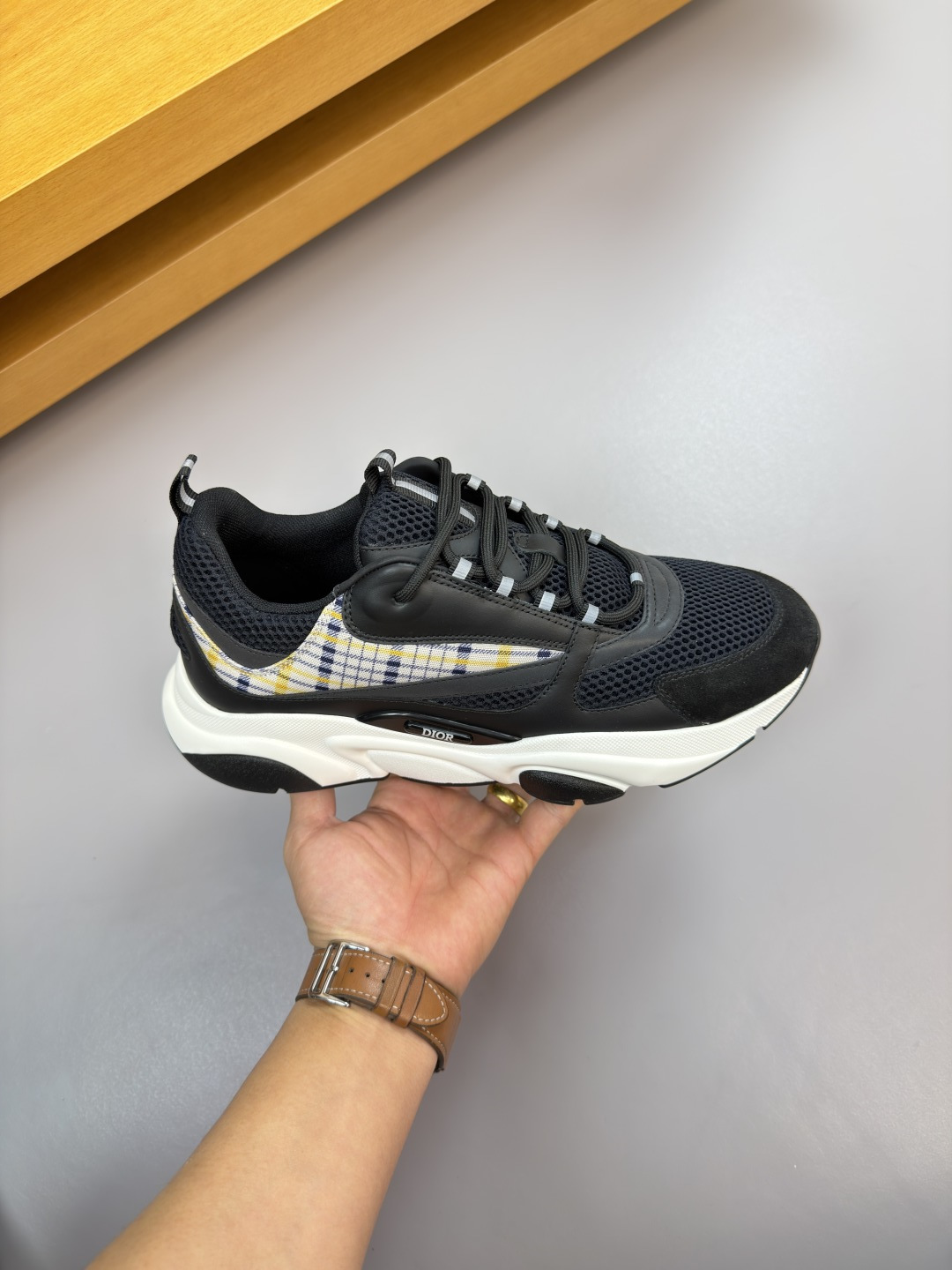 Dior 高仿黑灰運動鞋 男女款都會百搭風格舒適鞋款| 12 Dior 高仿黑灰運動鞋 男女款都會百搭風格舒適鞋款