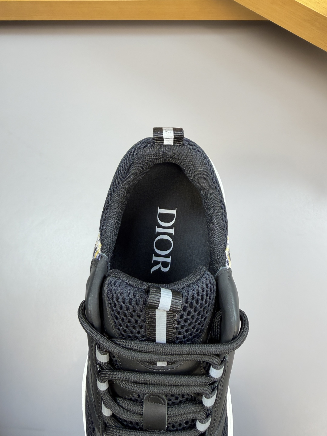 Dior 高仿黑灰運動鞋 男女款都會百搭風格舒適鞋款| 9 Dior 高仿黑灰運動鞋 男女款都會百搭風格舒適鞋款