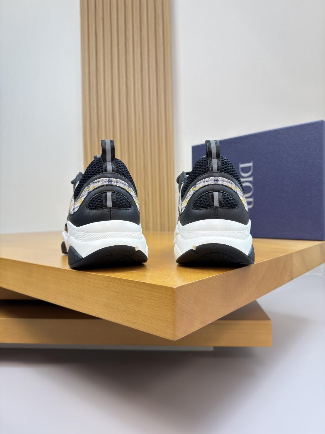 Dior 高仿黑灰運動鞋 男女款都會百搭風格舒適鞋款| 8 Dior 高仿黑灰運動鞋 男女款都會百搭風格舒適鞋款