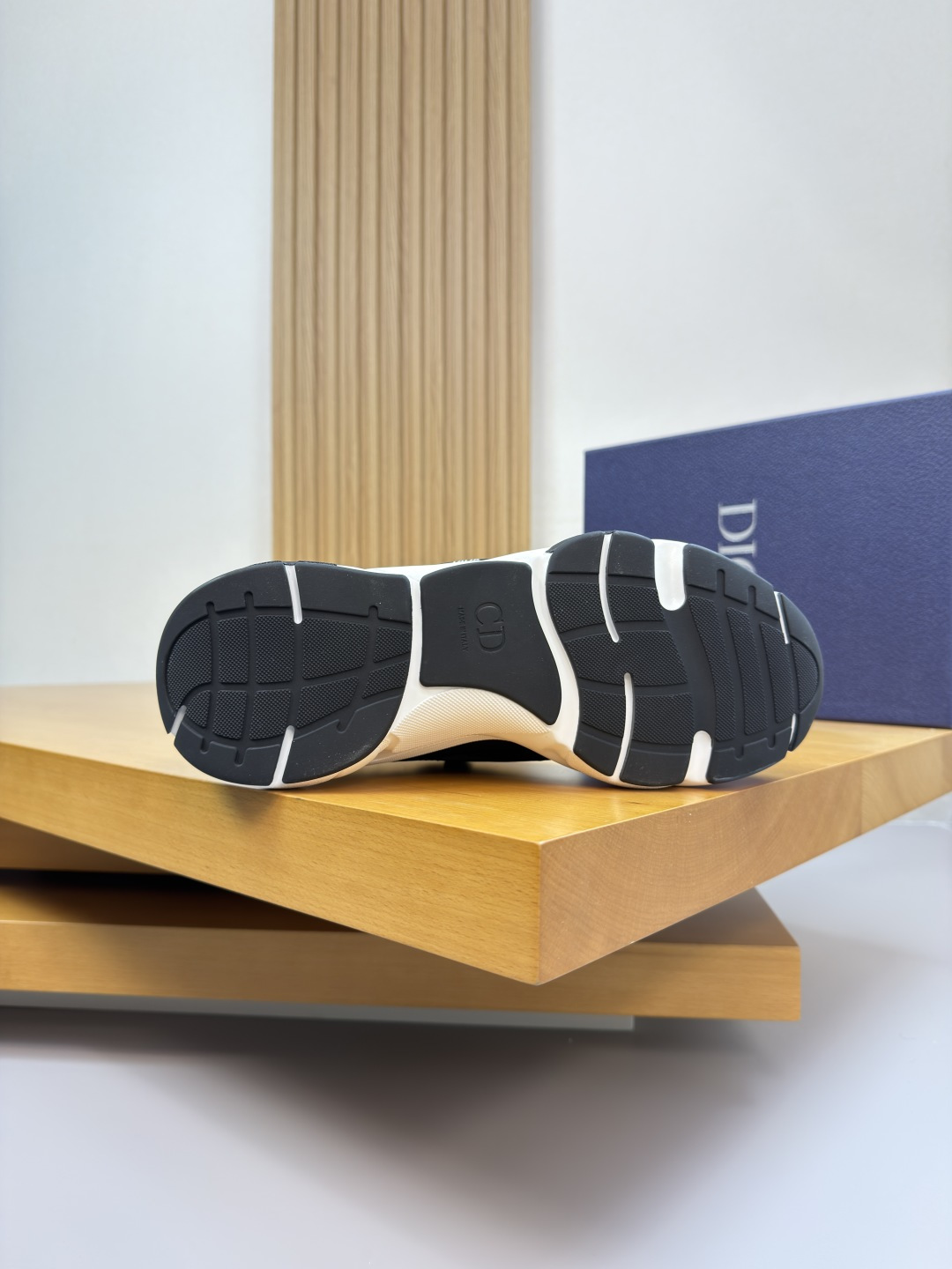 Dior 高仿黑灰運動鞋 男女款都會百搭風格舒適鞋款| 7 Dior 高仿黑灰運動鞋 男女款都會百搭風格舒適鞋款
