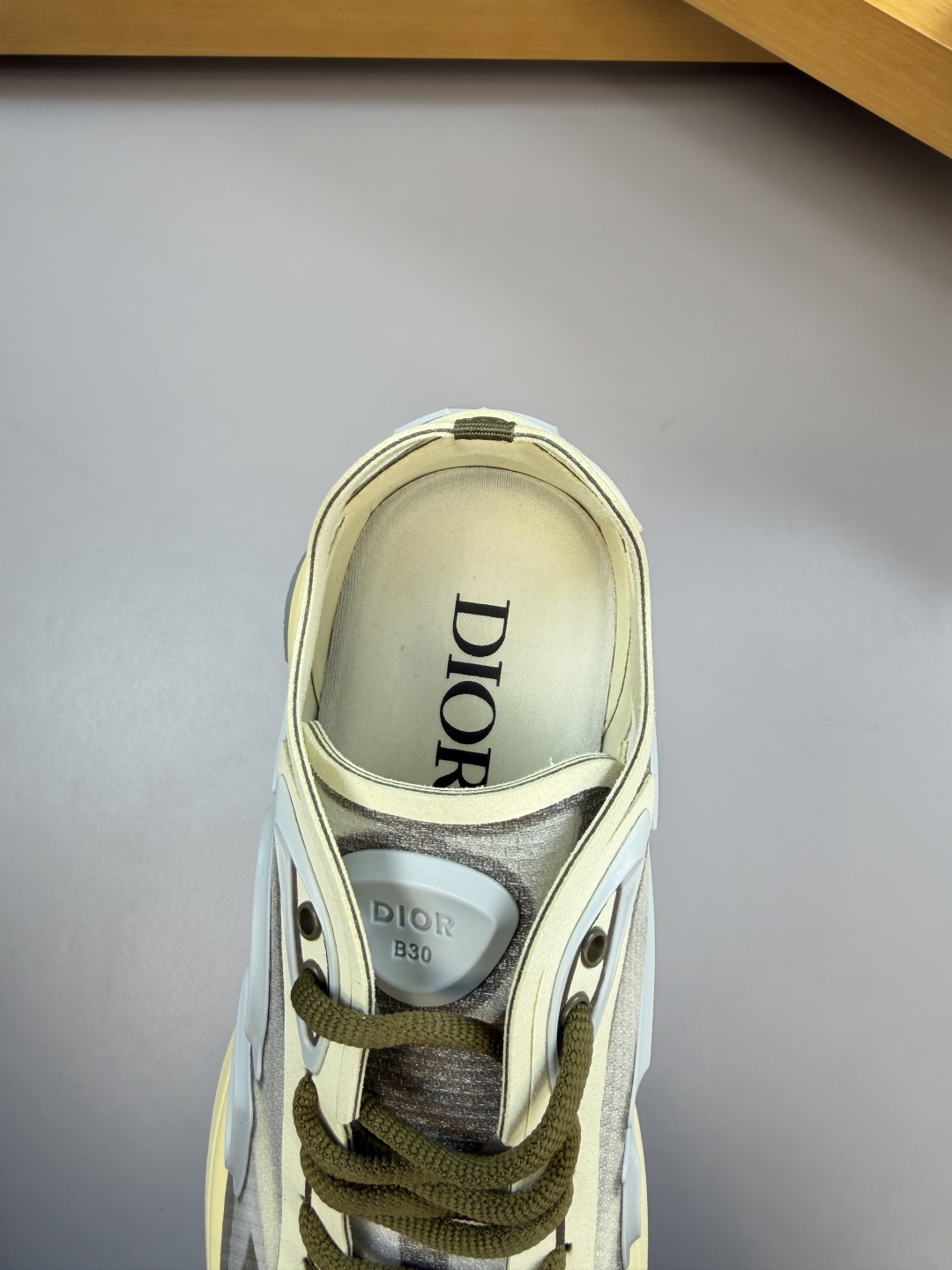 Dior 原單米白橄欖綠運動鞋 男女款復古潮流戶外感鞋履| 9 Dior 原單米白橄欖綠運動鞋 男女款復古潮流戶外感鞋履