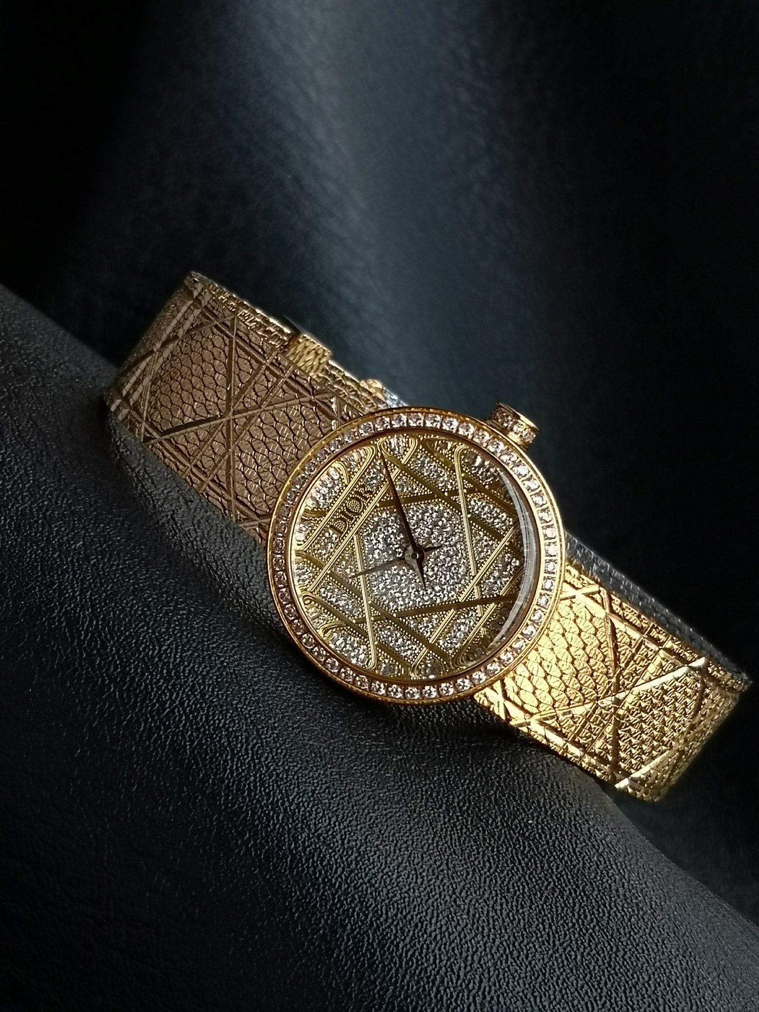 Dior A貨全金女錶 凱旋幾何面盤立體雕紋錶帶款| 10 Dior A貨全金女錶 凱旋幾何面盤立體雕紋錶帶款