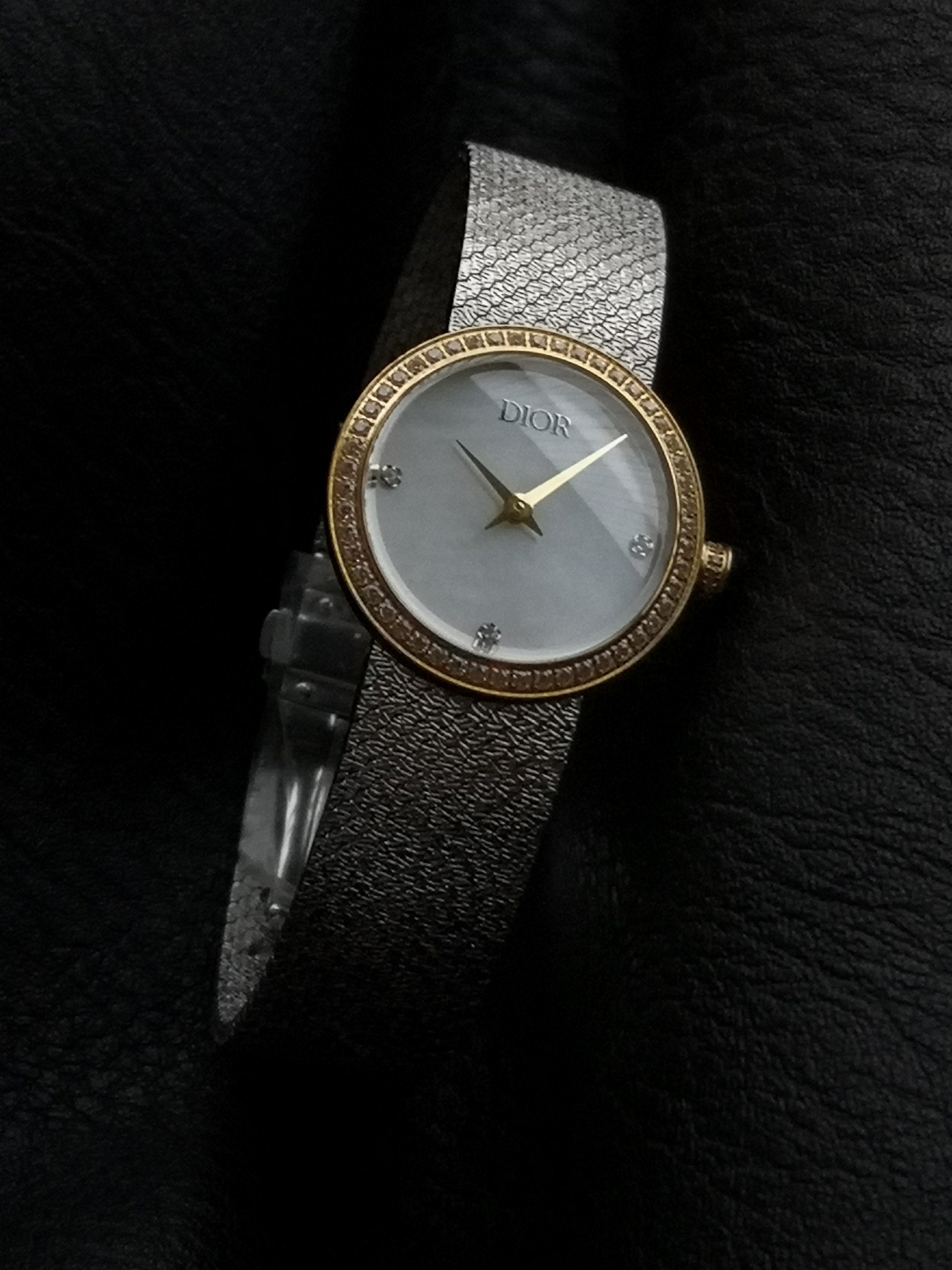 Dior原單女錶 金邊珍珠白面配銀編織錶帶精品| 12 Dior原單女錶 金邊珍珠白面配銀編織錶帶精品