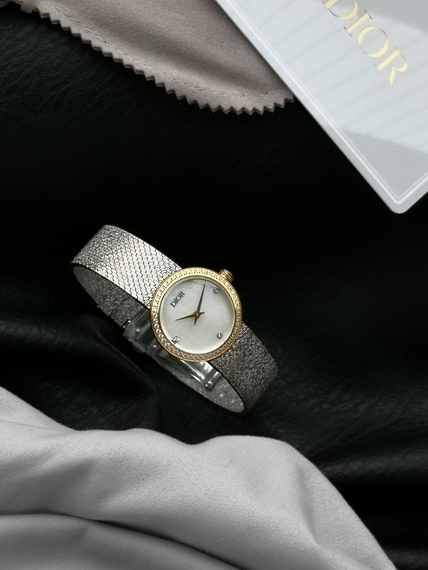 Dior原單女錶 金邊珍珠白面配銀編織錶帶精品| 11 Dior原單女錶 金邊珍珠白面配銀編織錶帶精品