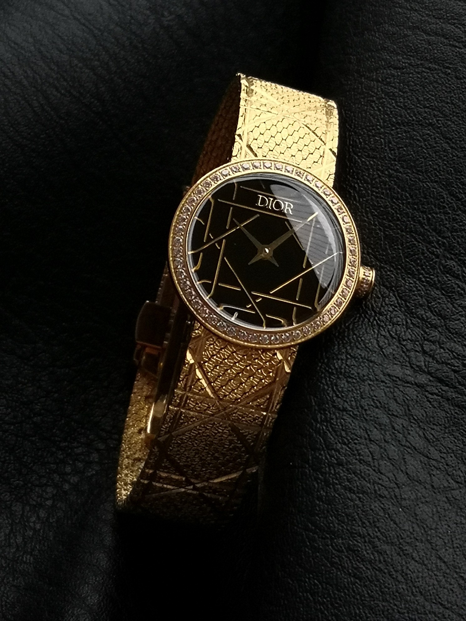 Dior精品仿製黑金幾何女錶 立體雕花奢華感款| 12 Dior精品仿製黑金幾何女錶 立體雕花奢華感款