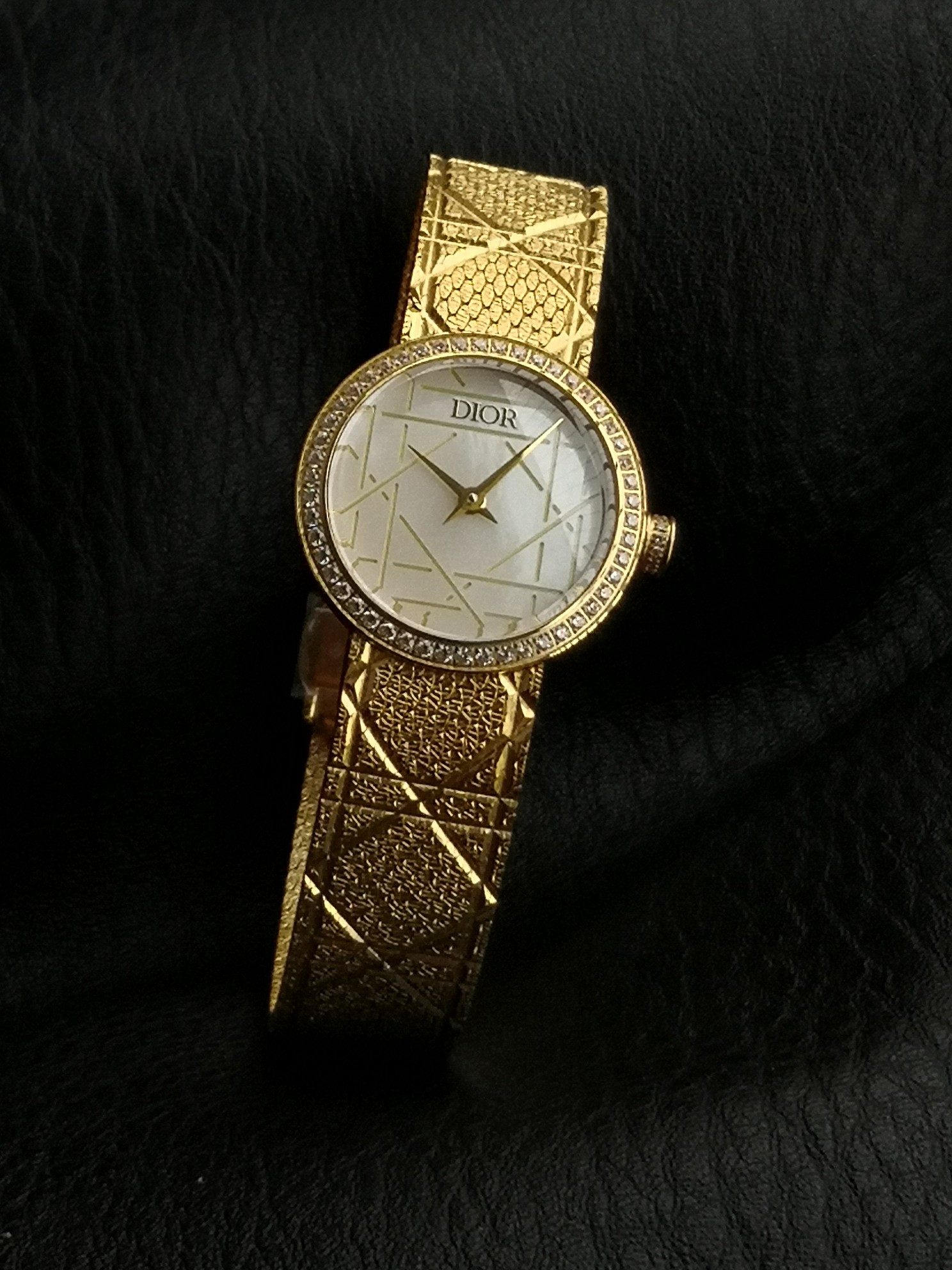 Dior A貨金色幾何女錶 鑽圈設計百搭金雕紋款| 13 Dior A貨金色幾何女錶 鑽圈設計百搭金雕紋款