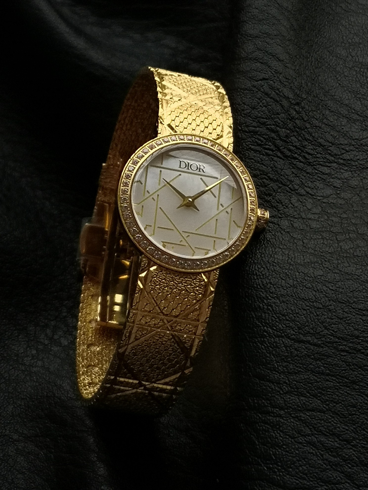 Dior A貨金色幾何女錶 鑽圈設計百搭金雕紋款| 12 Dior A貨金色幾何女錶 鑽圈設計百搭金雕紋款