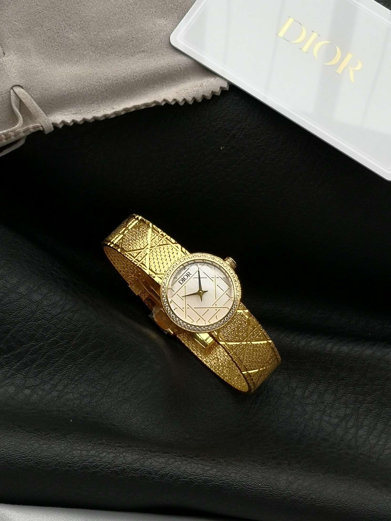 Dior A貨金色幾何女錶 鑽圈設計百搭金雕紋款| 11 Dior A貨金色幾何女錶 鑽圈設計百搭金雕紋款