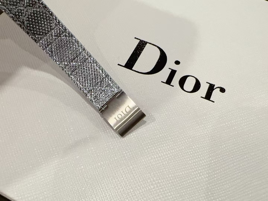Dior高仿粉貝母切面女錶銀鑽錶圈奢華設計| 13 Dior高仿粉貝母切面女錶銀鑽錶圈奢華設計