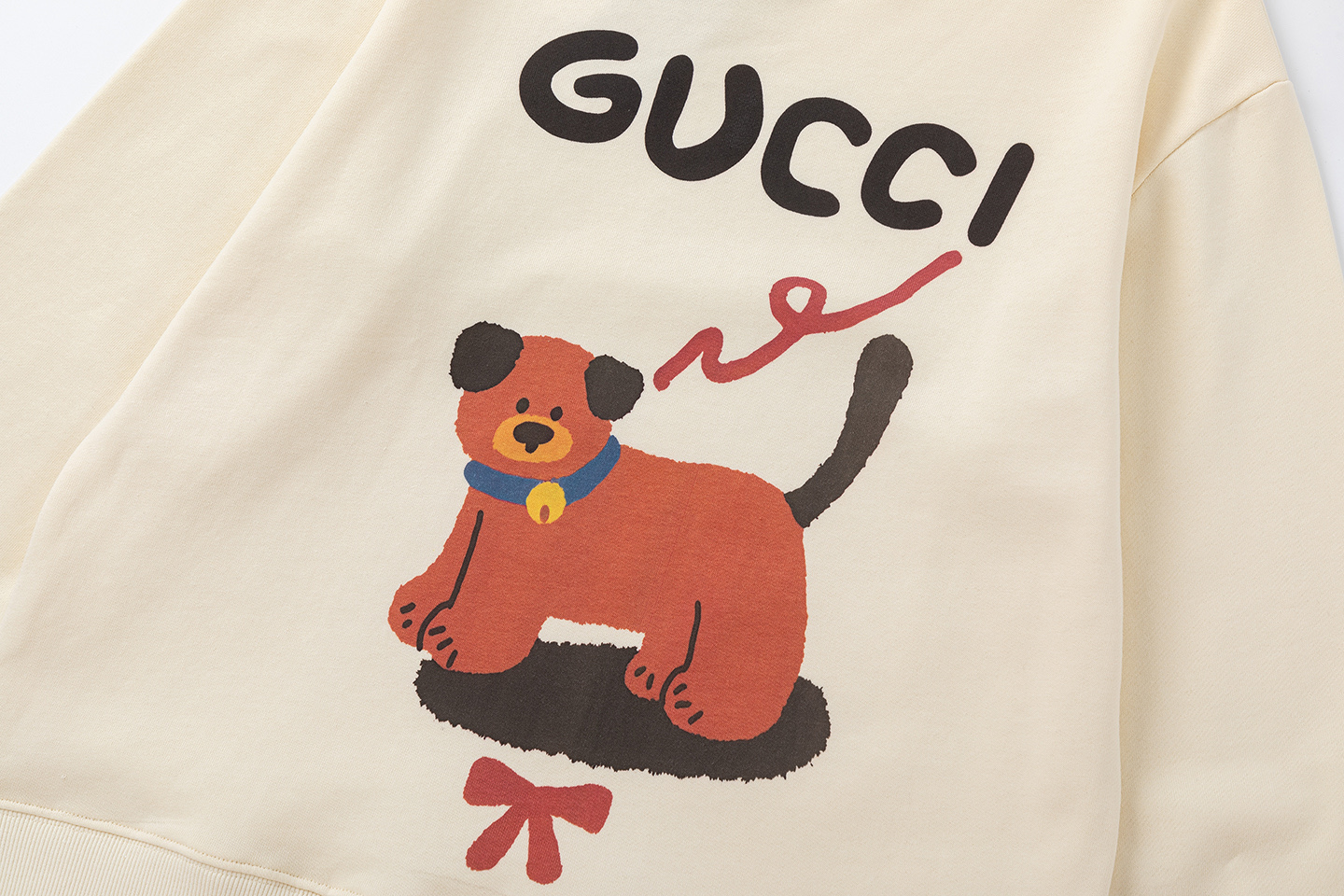 Gucci 高仿狗狗插圖長袖 運動風圓領上衣 可愛休閒穿搭必備| 14 Gucci 高仿狗狗插圖長袖 運動風圓領上衣 可愛休閒穿搭必備