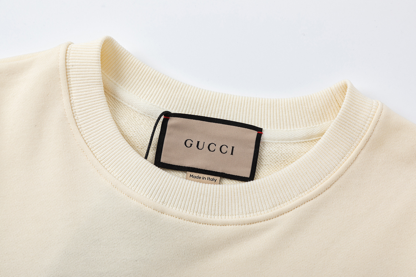 Gucci 高仿狗狗插圖長袖 運動風圓領上衣 可愛休閒穿搭必備| 11 Gucci 高仿狗狗插圖長袖 運動風圓領上衣 可愛休閒穿搭必備