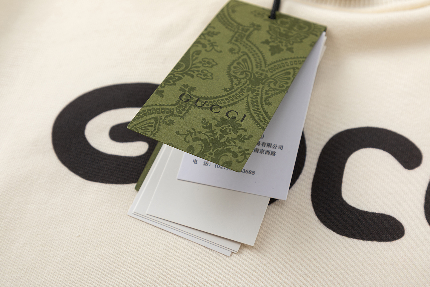 Gucci 高仿狗狗插圖長袖 運動風圓領上衣 可愛休閒穿搭必備| 10 Gucci 高仿狗狗插圖長袖 運動風圓領上衣 可愛休閒穿搭必備
